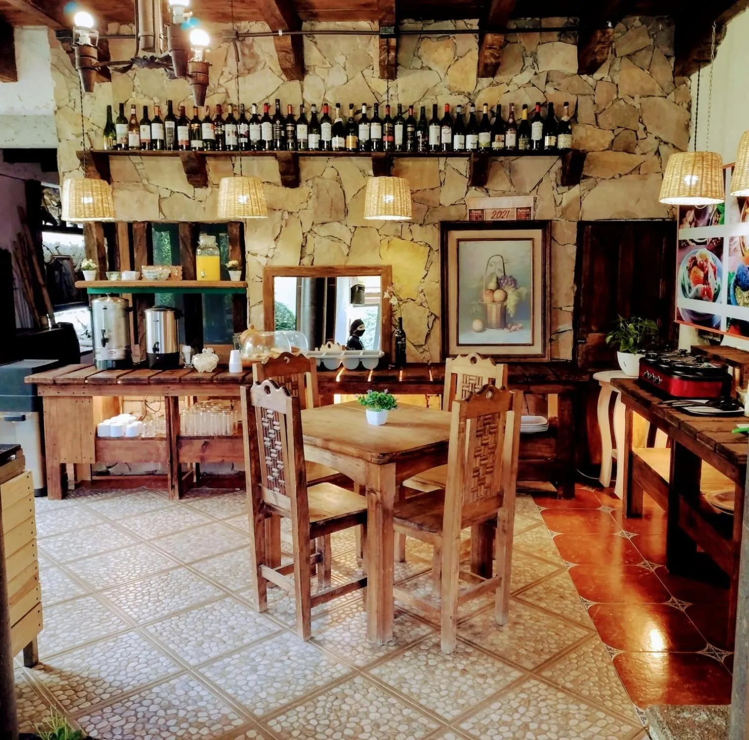 Restaurant/places to eat in Hotel & Cava La Parroquia