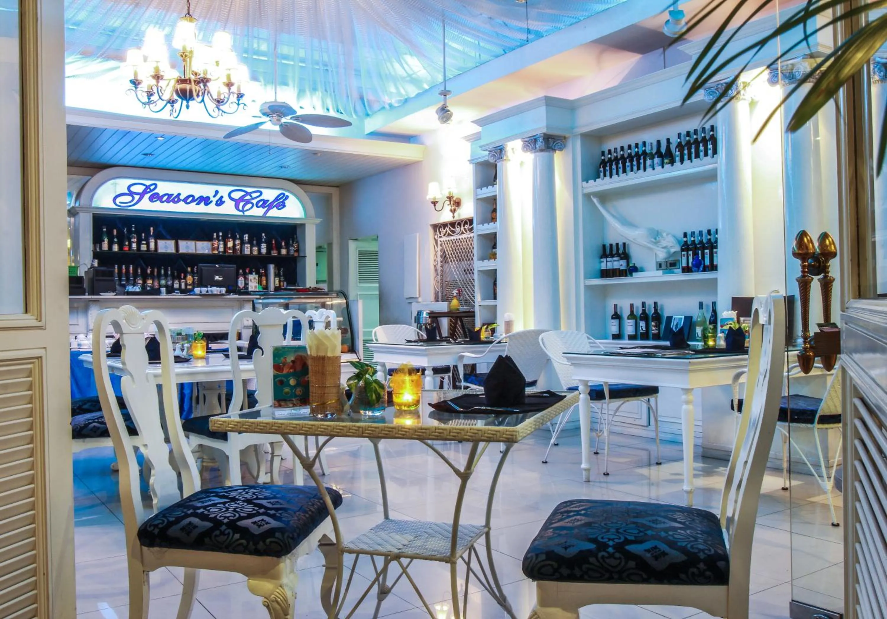 Restaurant/places to eat in Four Seasons Place Pattaya