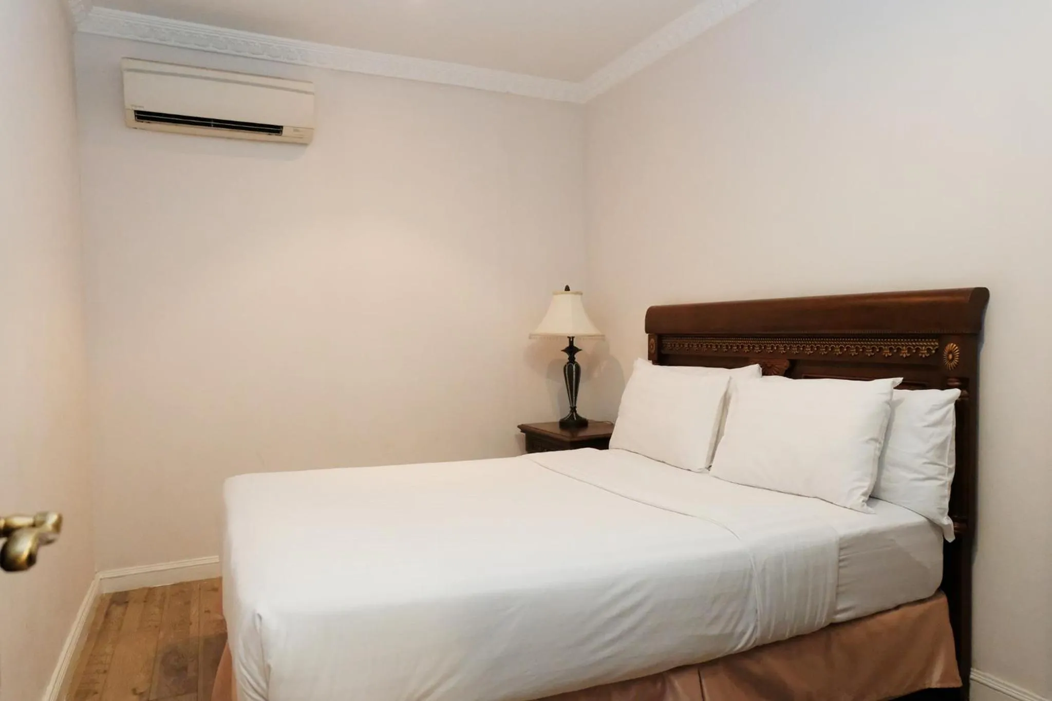 Bedroom, Bed in Four Seasons Place Pattaya