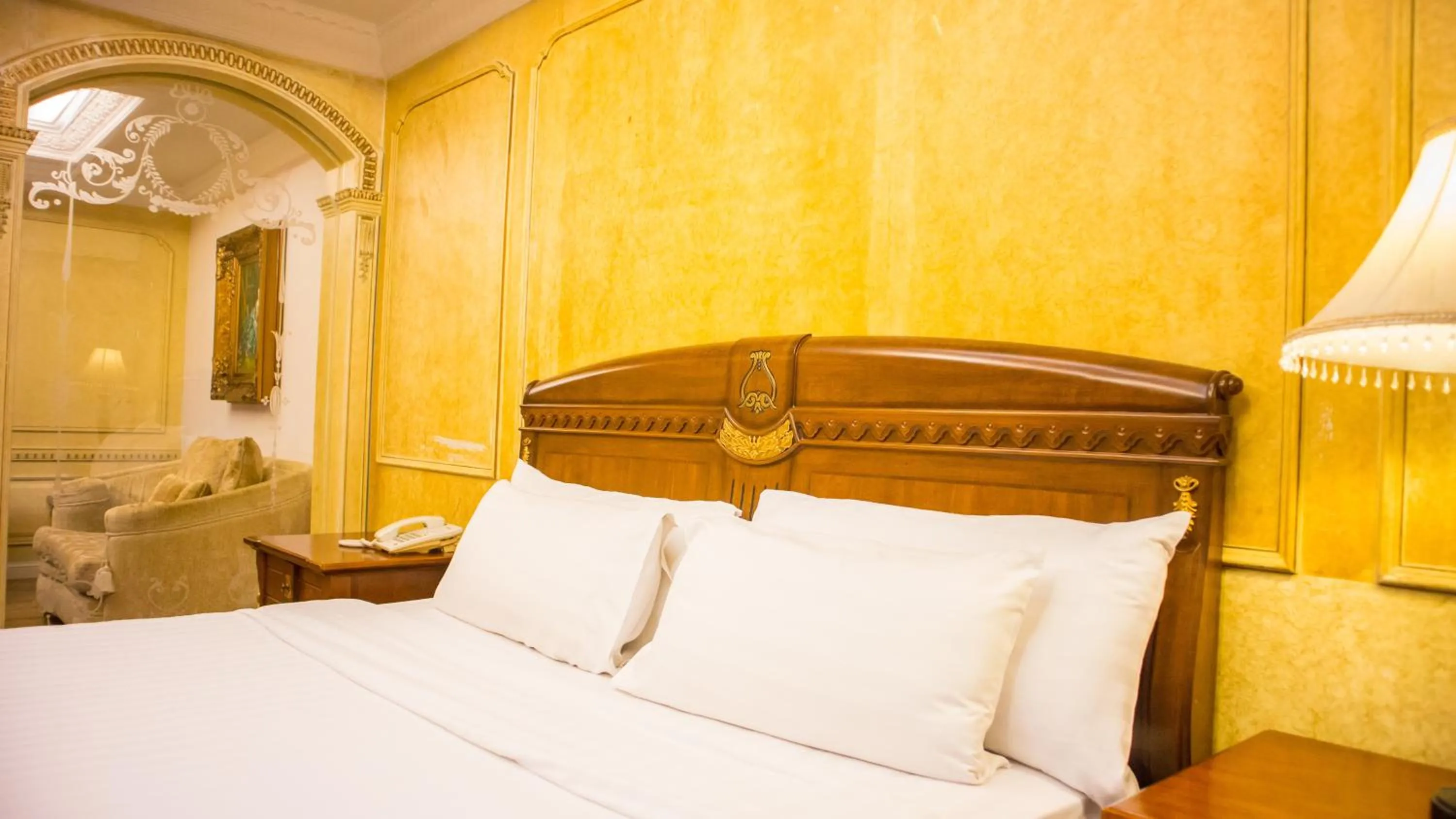 Bedroom, Bed in Four Seasons Place Pattaya