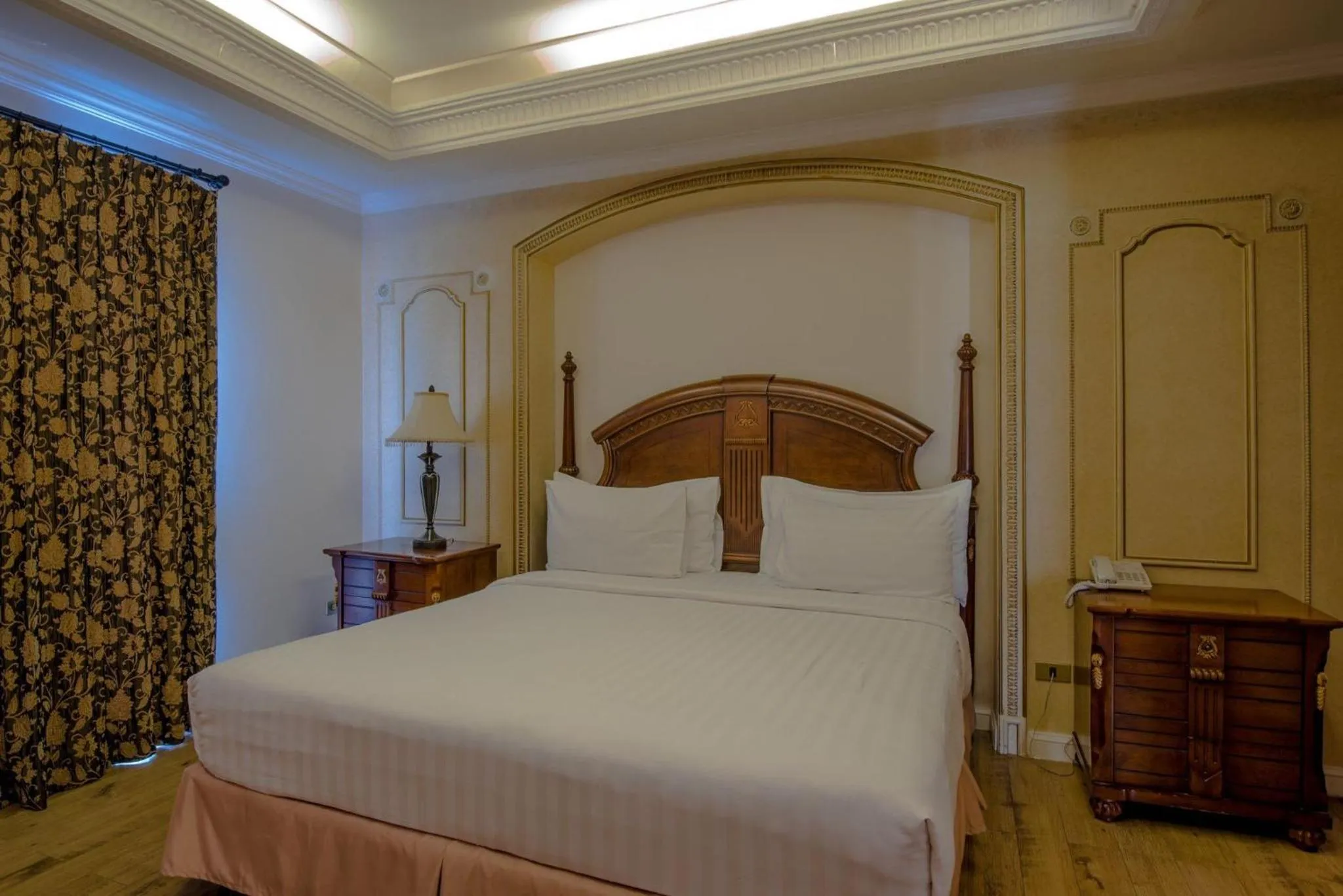 Bedroom, Bed in Four Seasons Place Pattaya