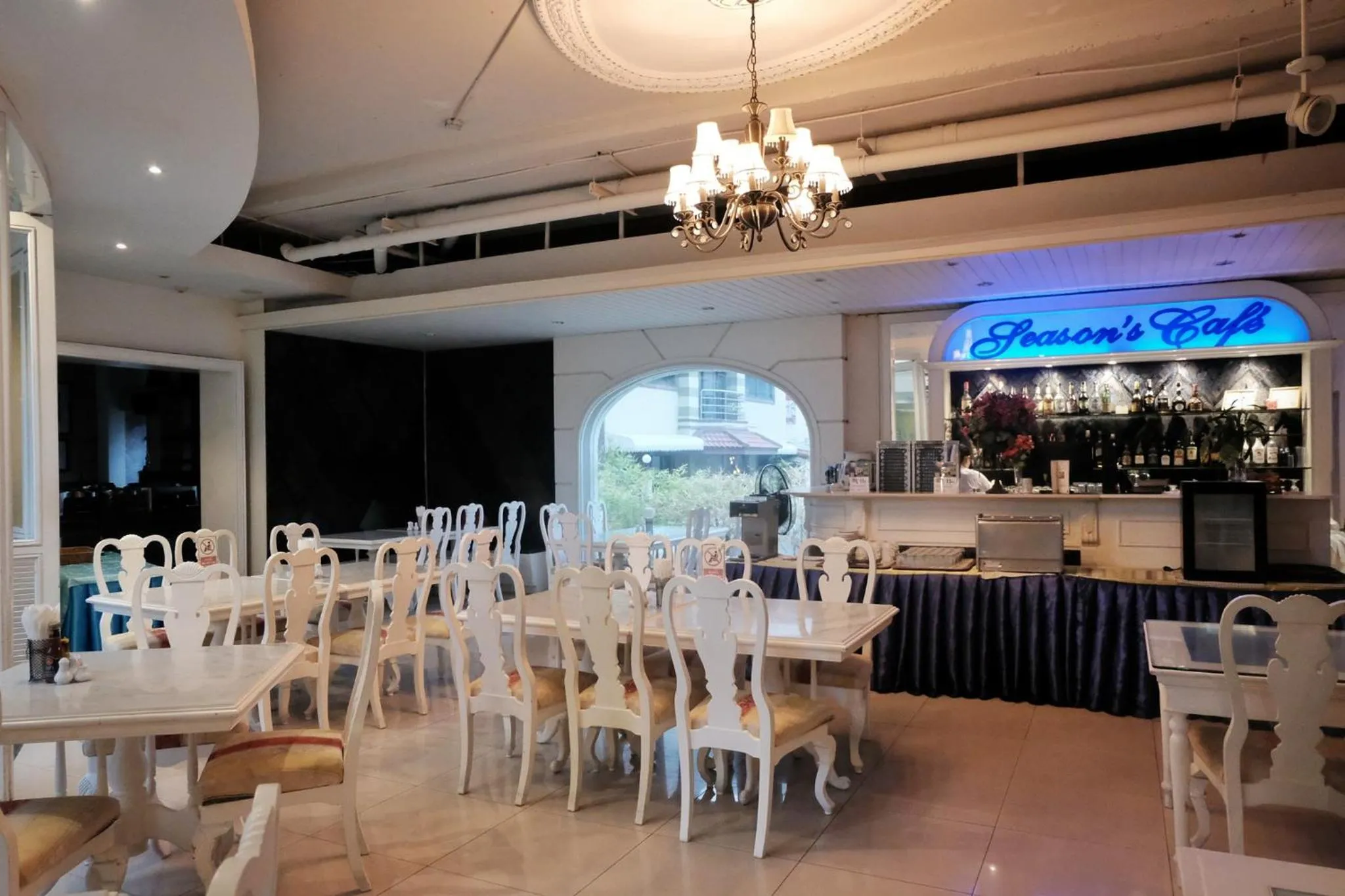 Restaurant/places to eat in Four Seasons Place Pattaya