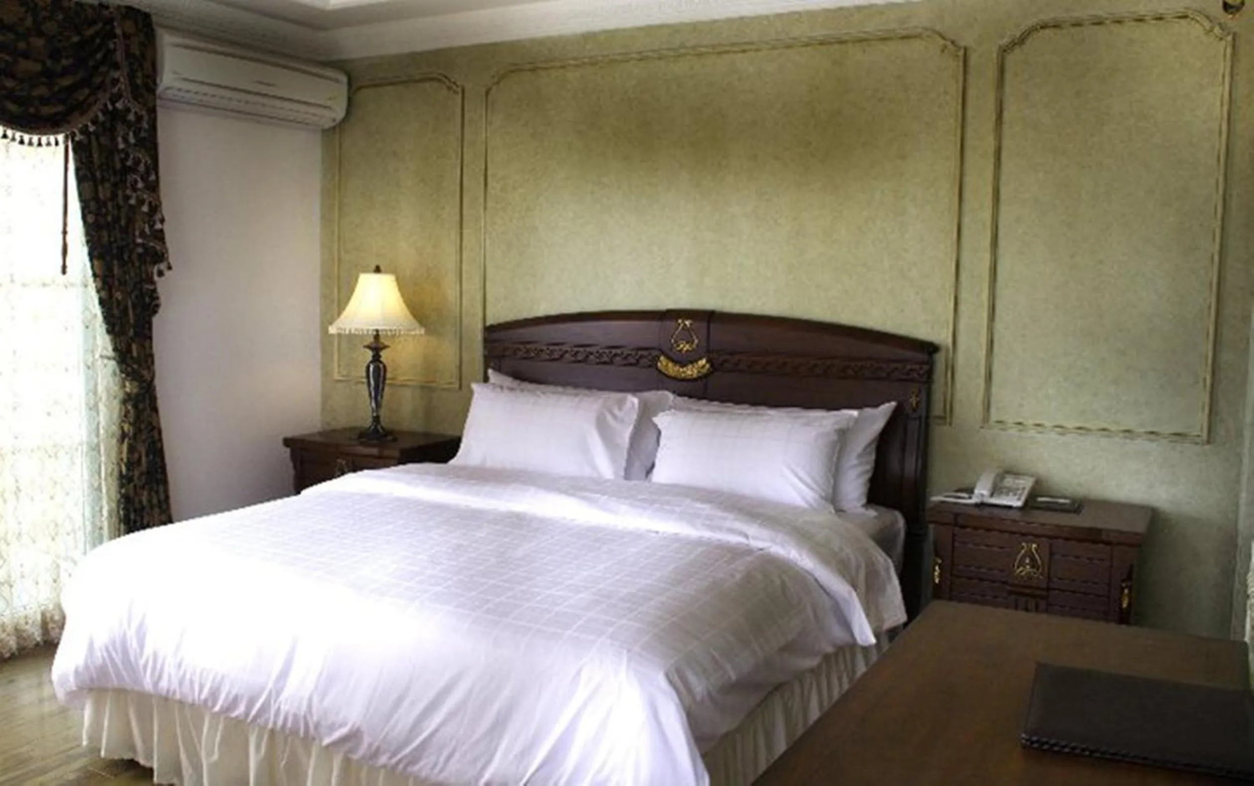 Bed in Four Seasons Place Pattaya