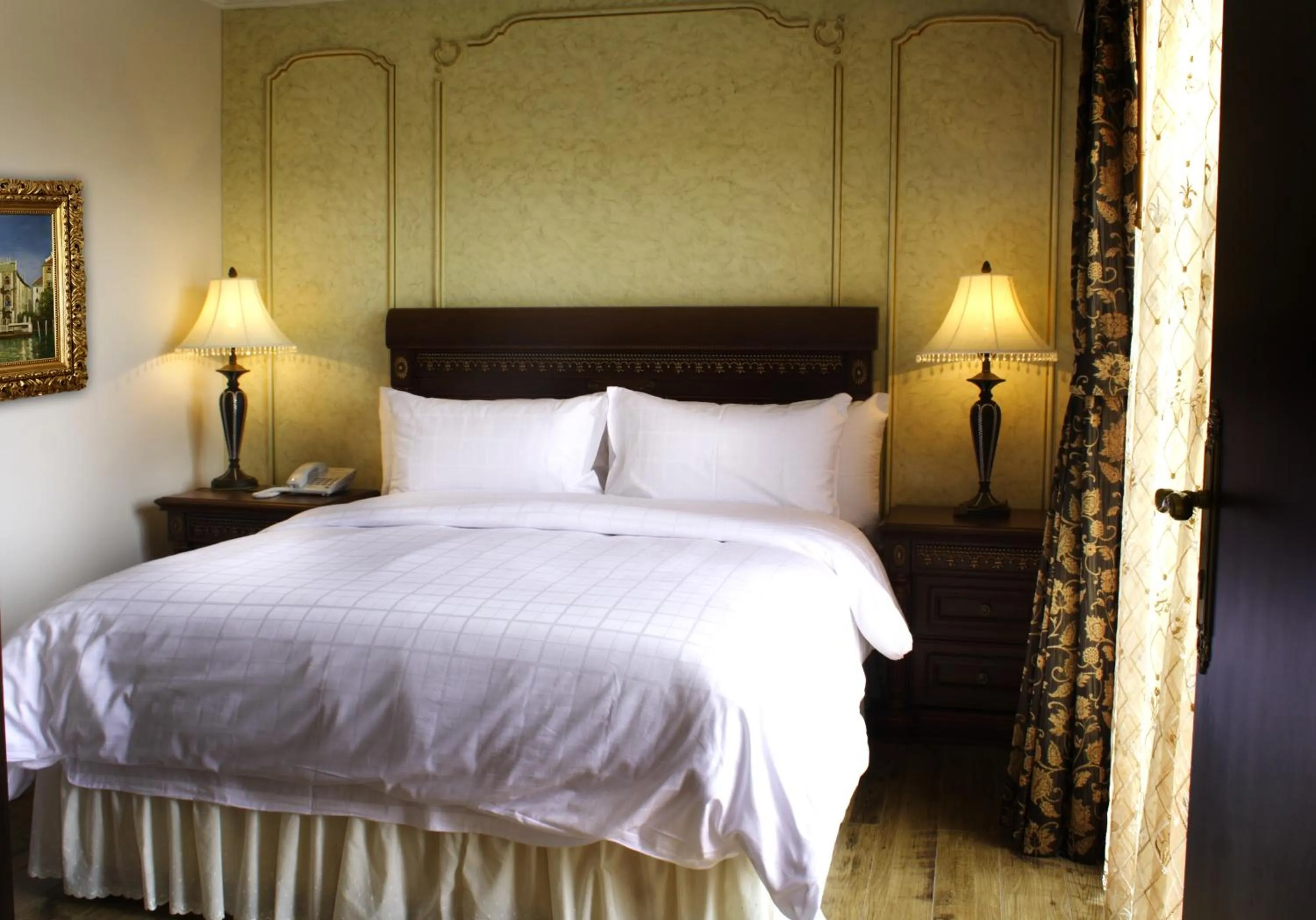 Bedroom, Bed in Four Seasons Place Pattaya