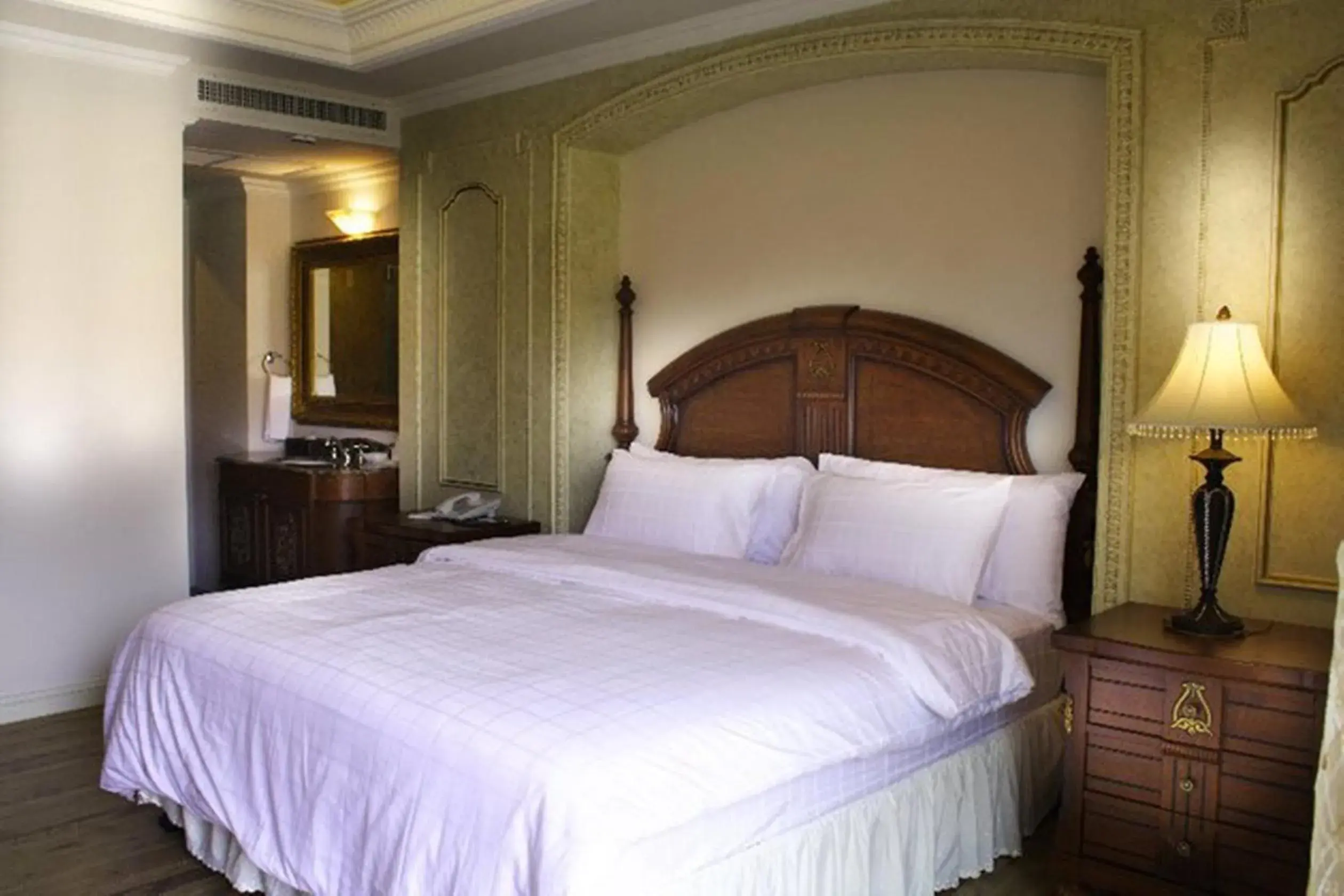 Bed in Four Seasons Place Pattaya Bed in Four Seasons Place Pattaya