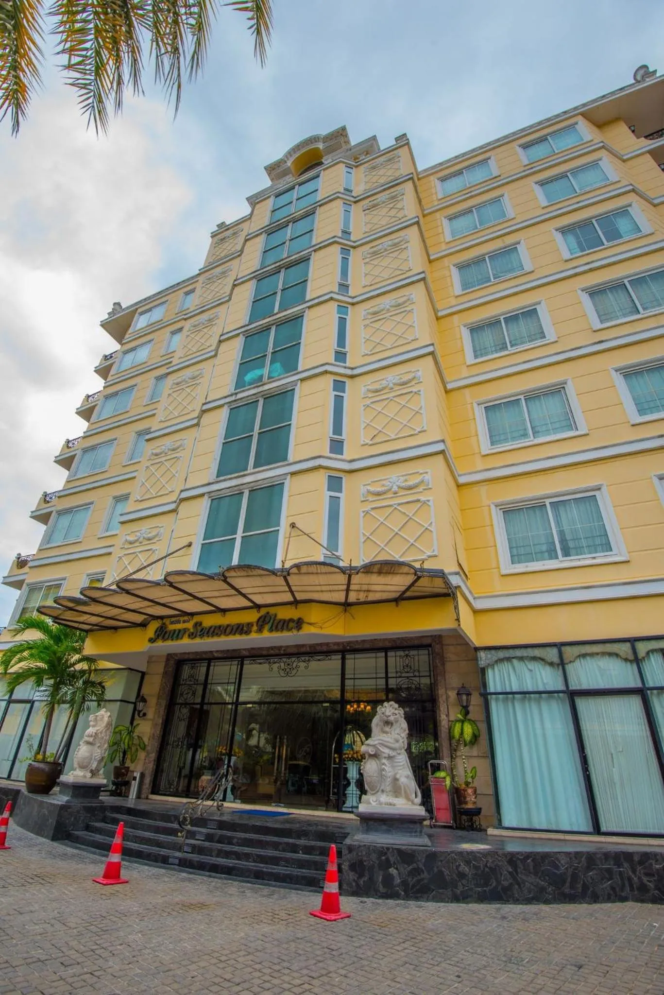 Property building in Four Seasons Place Pattaya