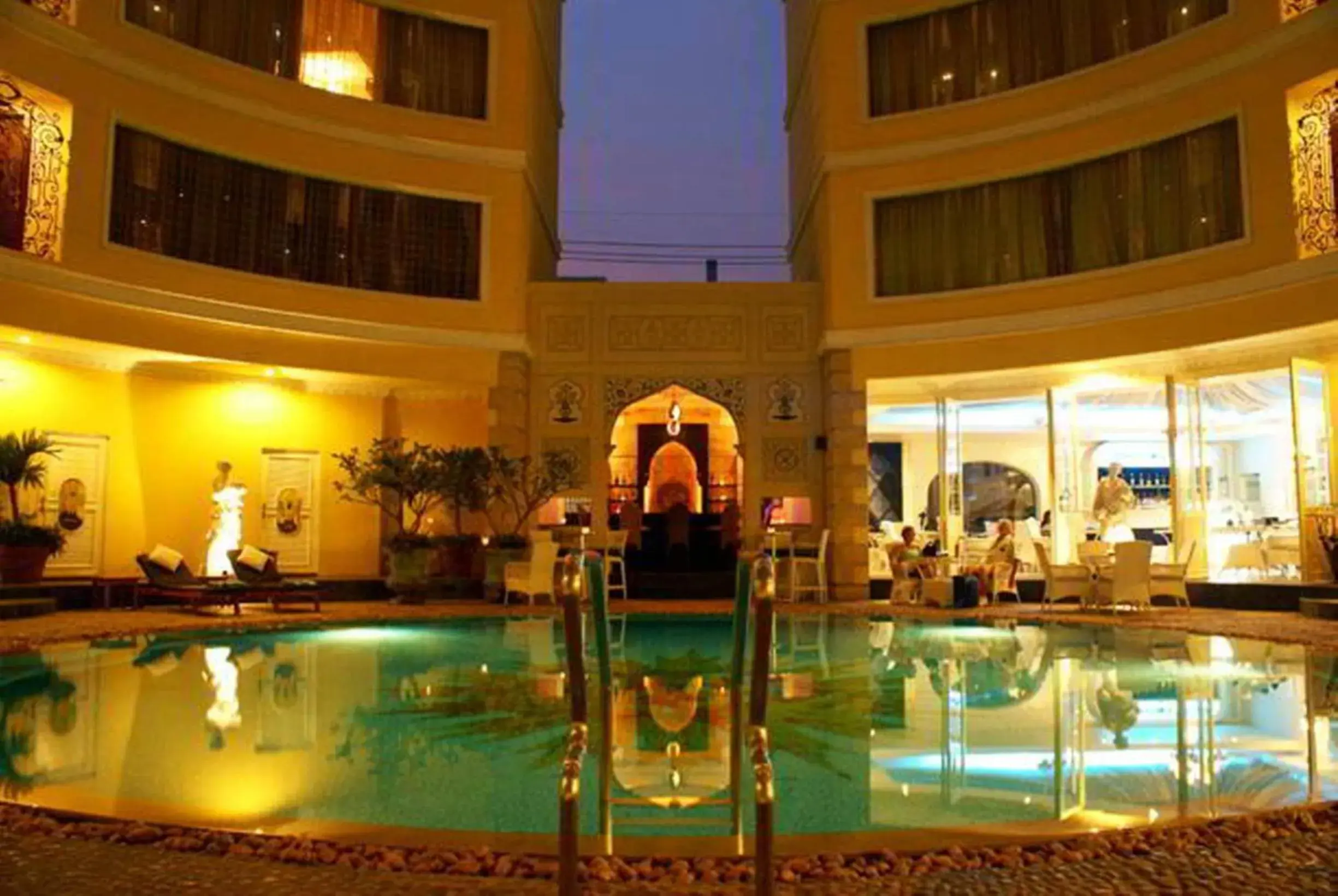 Swimming pool in Four Seasons Place Pattaya Swimming pool in Four Seasons Place Pattaya