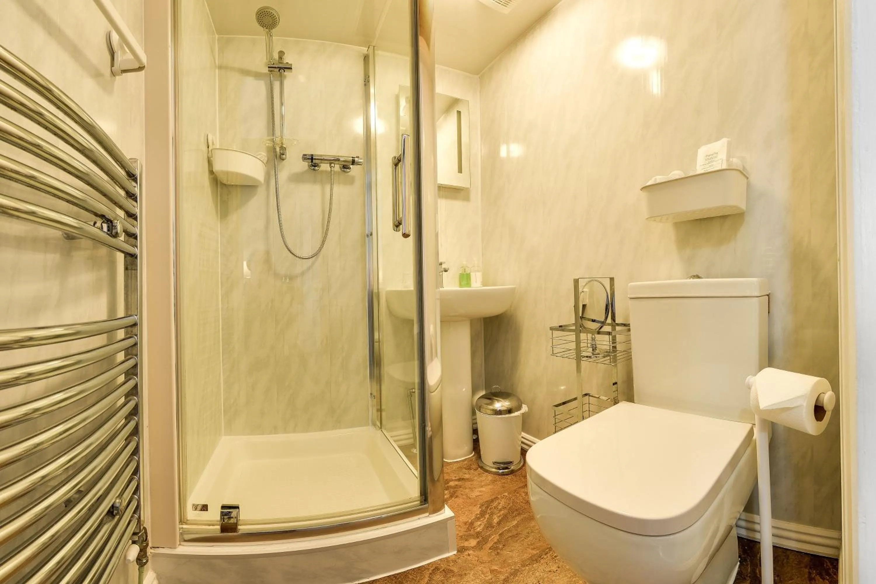 Bathroom in Pannett House Bed & Breakfast, Beautiful Victorian residence