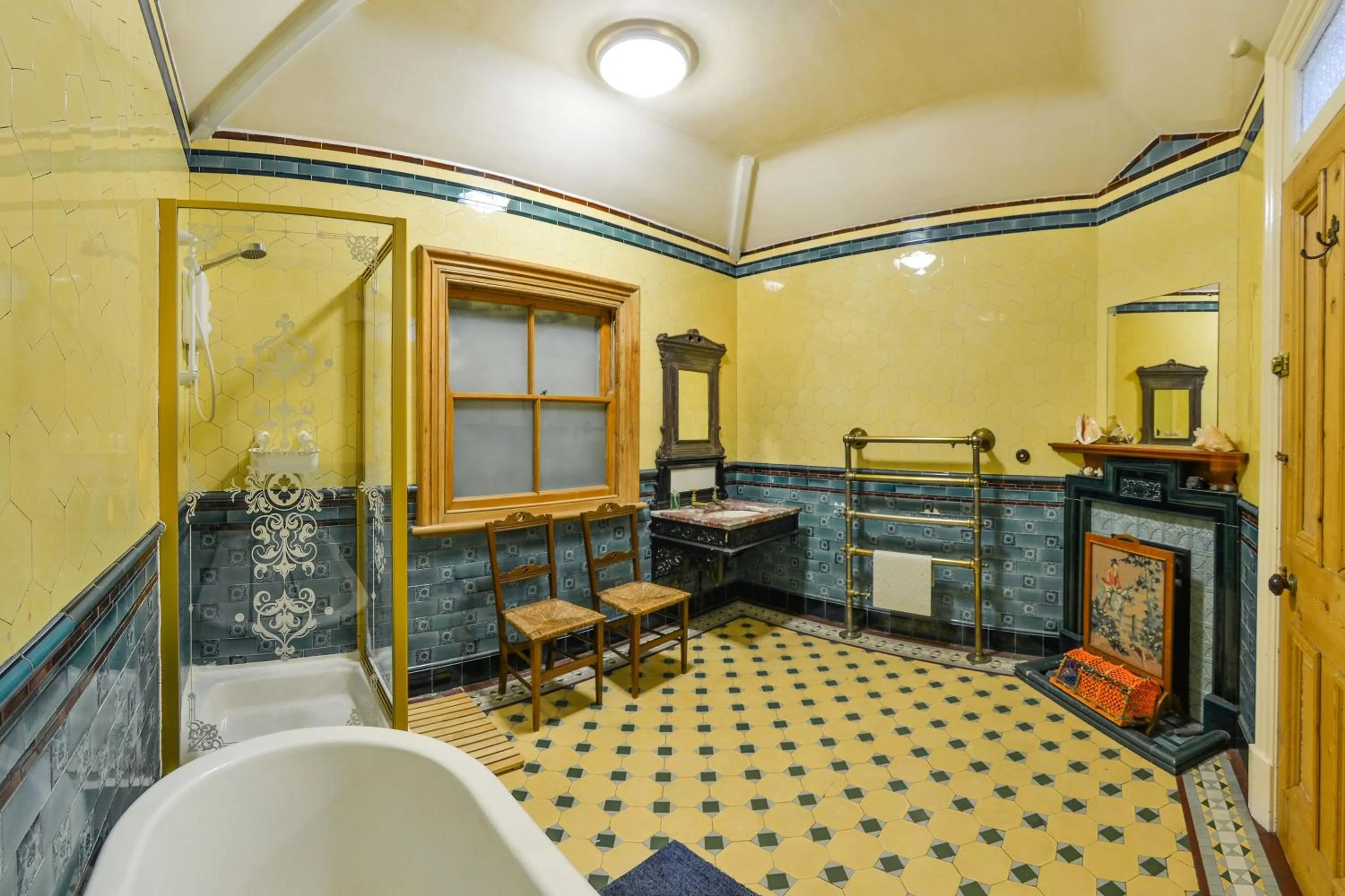 Bathroom in Pannett House Bed & Breakfast, Beautiful Victorian residence