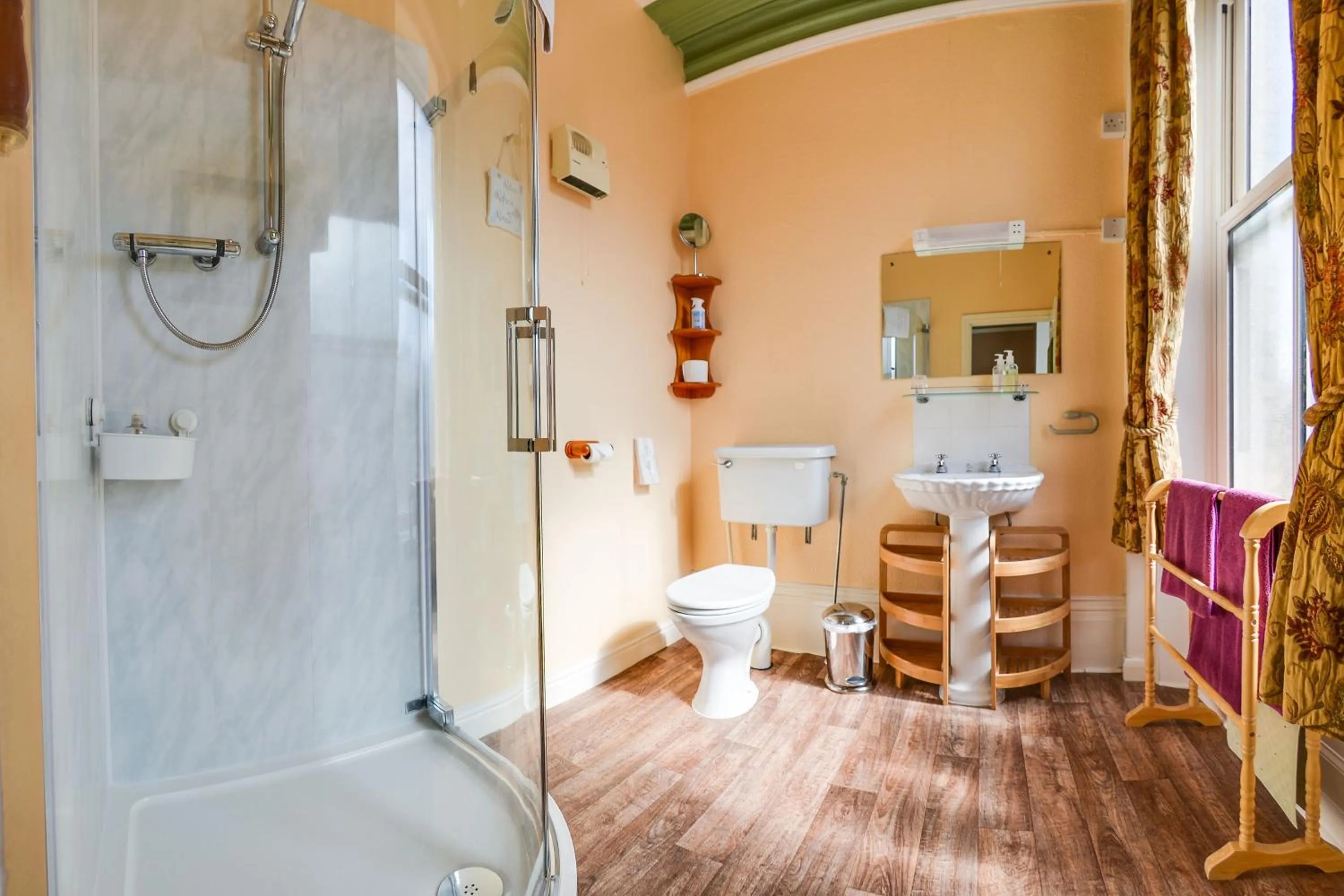 Bathroom in Pannett House Bed & Breakfast, Beautiful Victorian residence