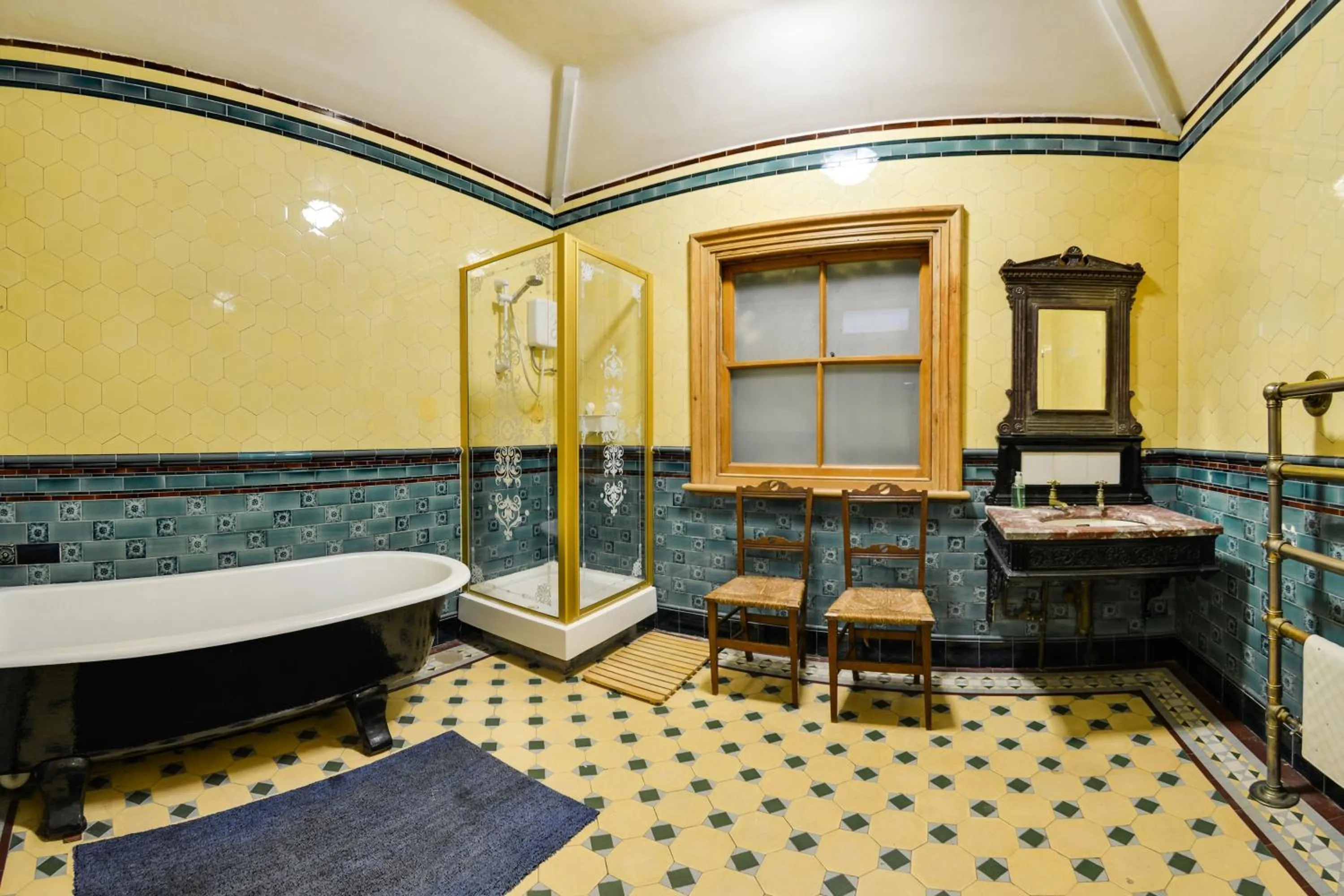 Bathroom in Pannett House Bed & Breakfast, Beautiful Victorian residence