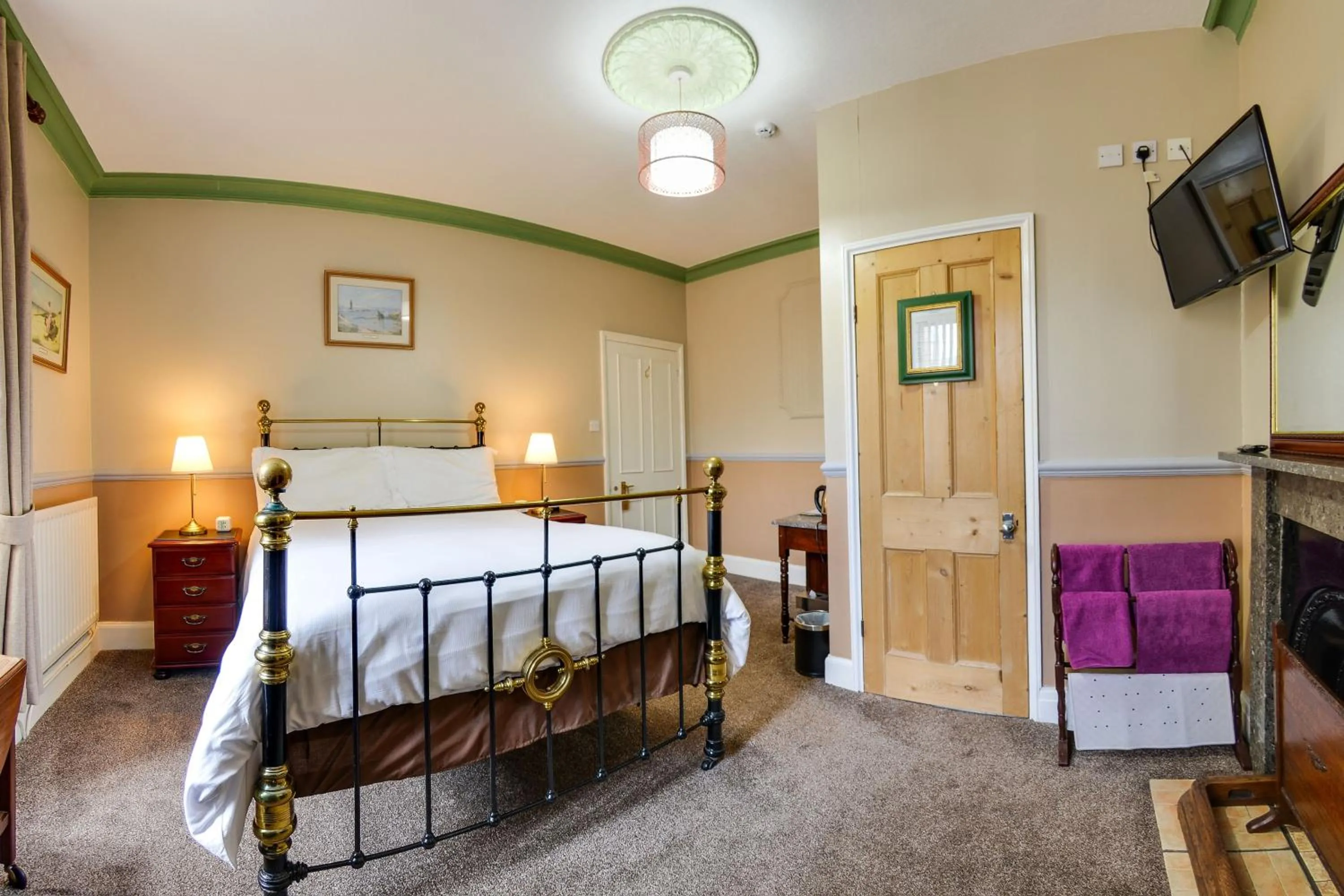 Bed in Pannett House Bed & Breakfast, Beautiful Victorian residence