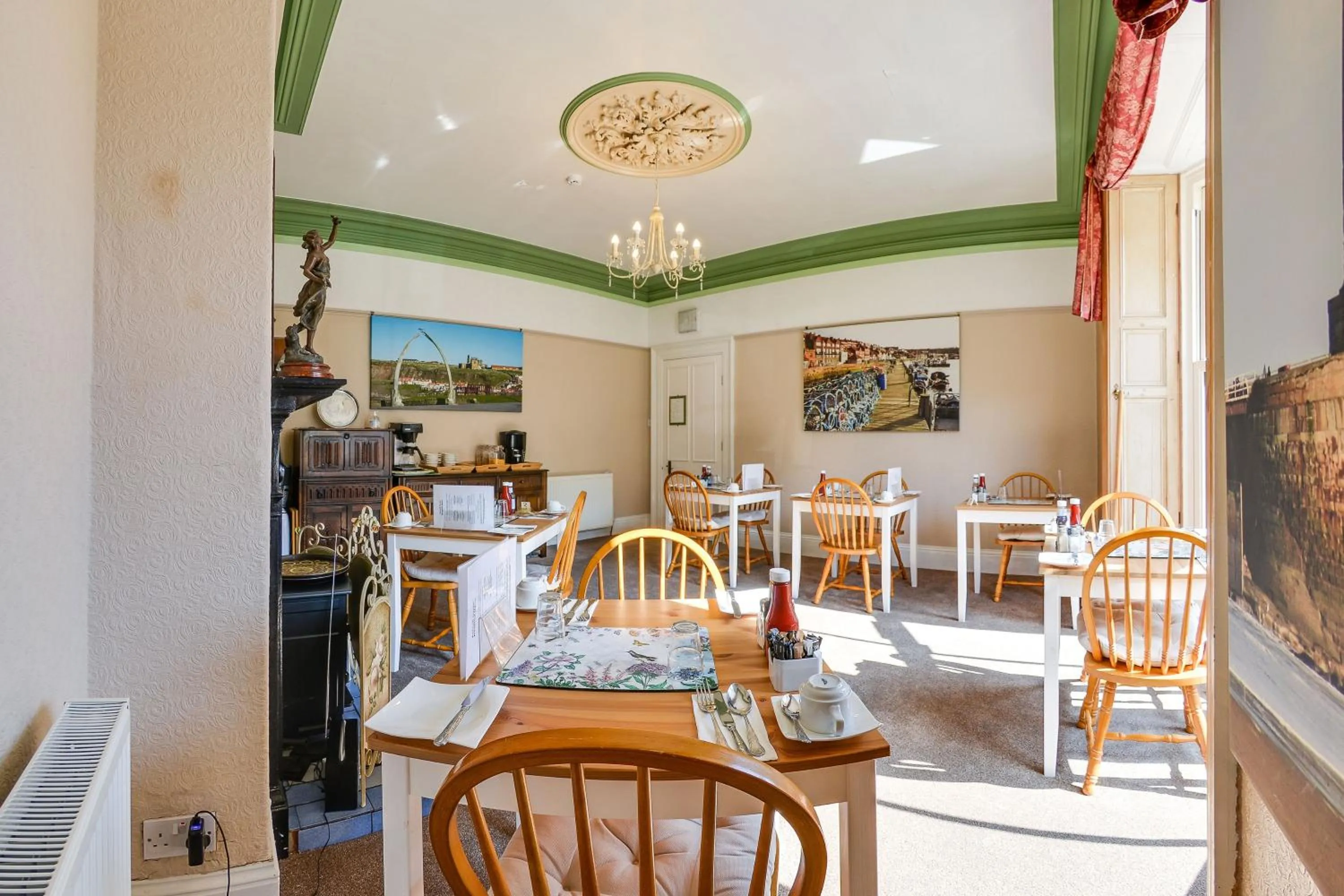 Breakfast in Pannett House Bed & Breakfast, Beautiful Victorian residence