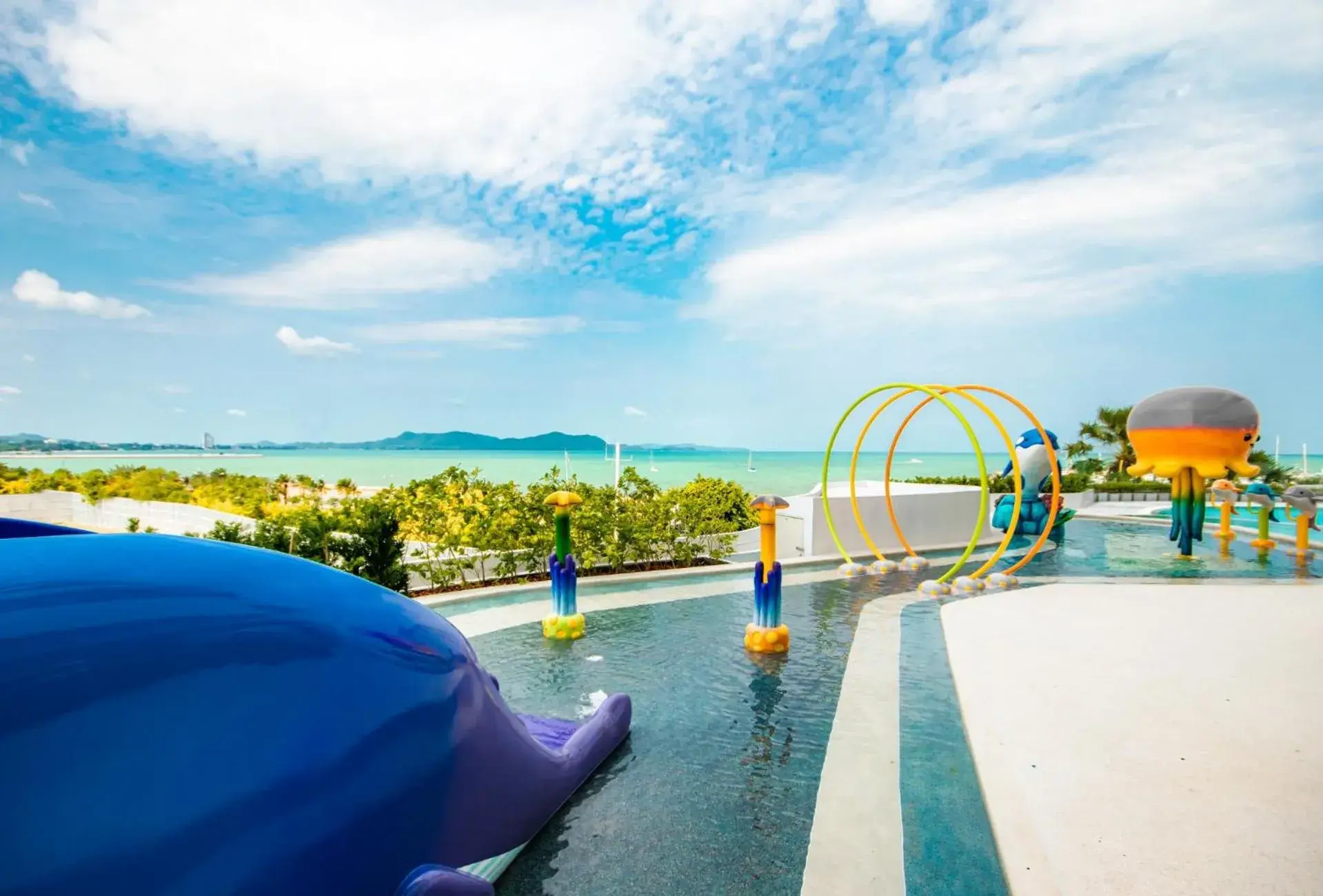 Swimming Pool in Ocean Marina Resort Pattaya Jomtien