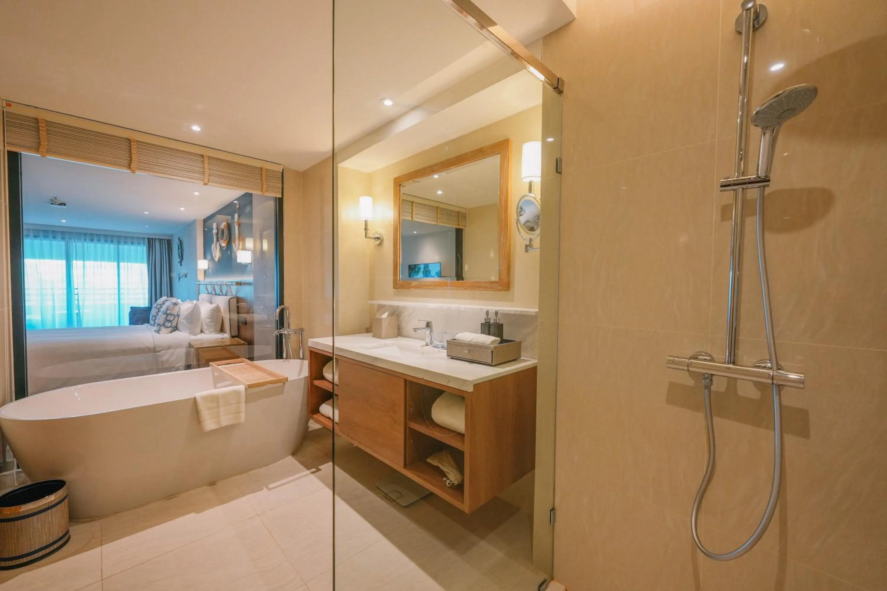 Bathroom, Bed in Ocean Marina Resort Pattaya Jomtien