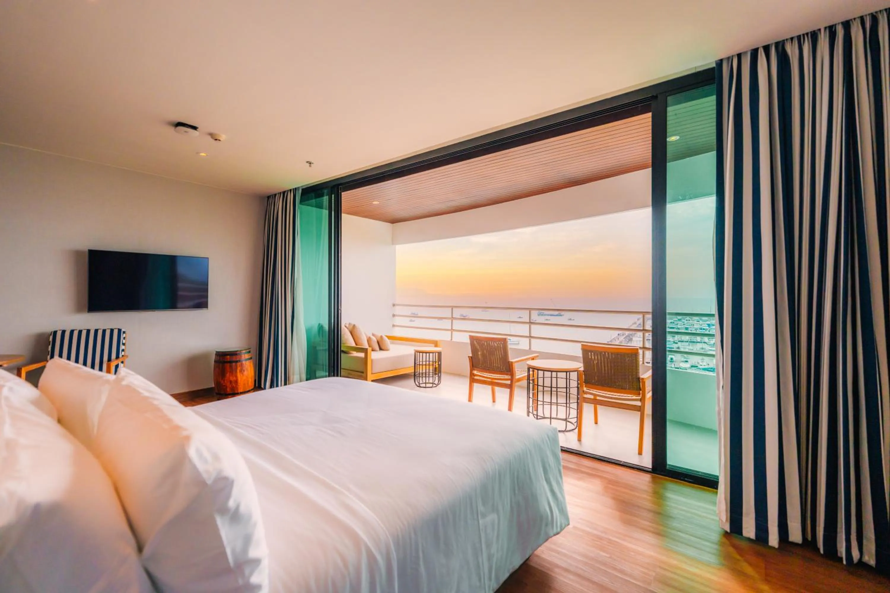 Bed in Ocean Marina Resort Pattaya Jomtien