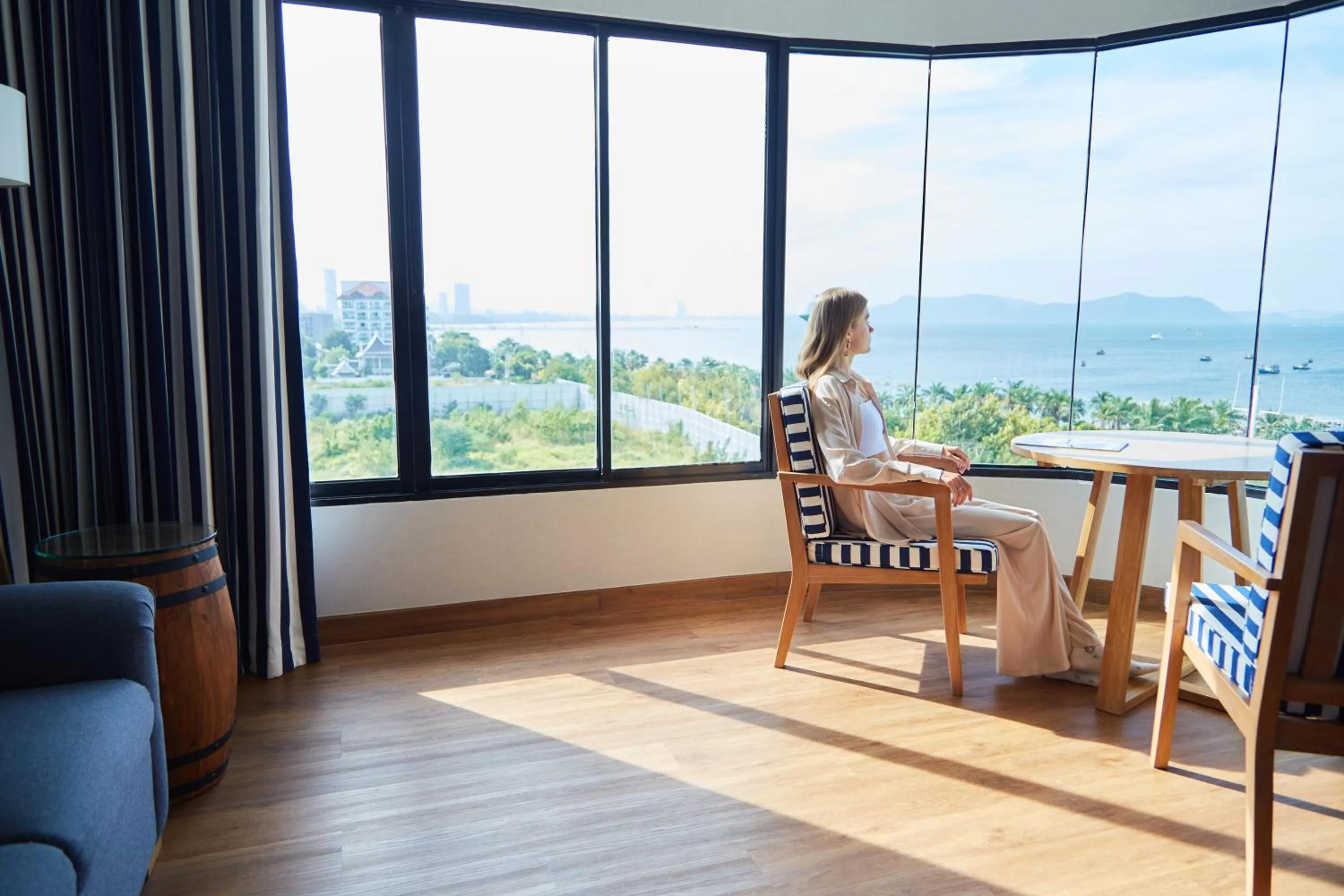 Seating area in Ocean Marina Resort Pattaya Jomtien