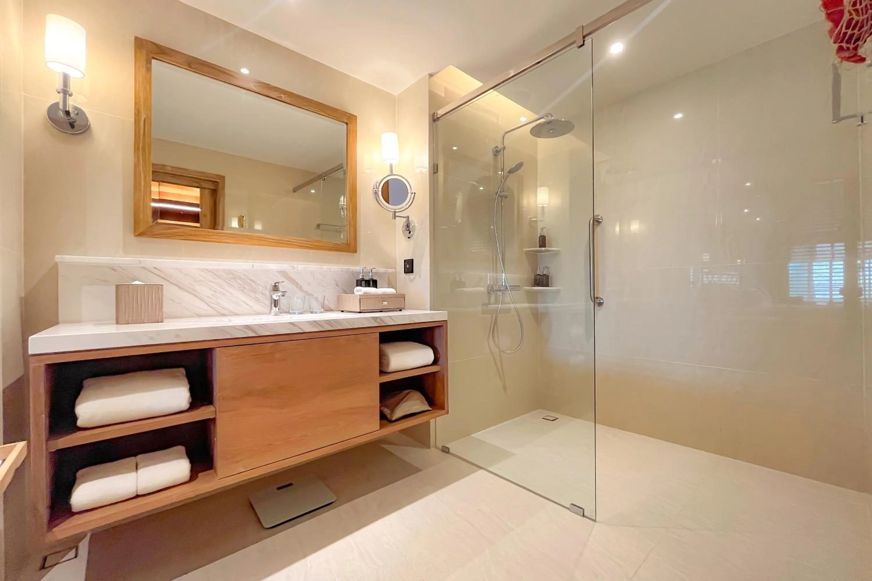 Shower in Ocean Marina Resort Pattaya Jomtien