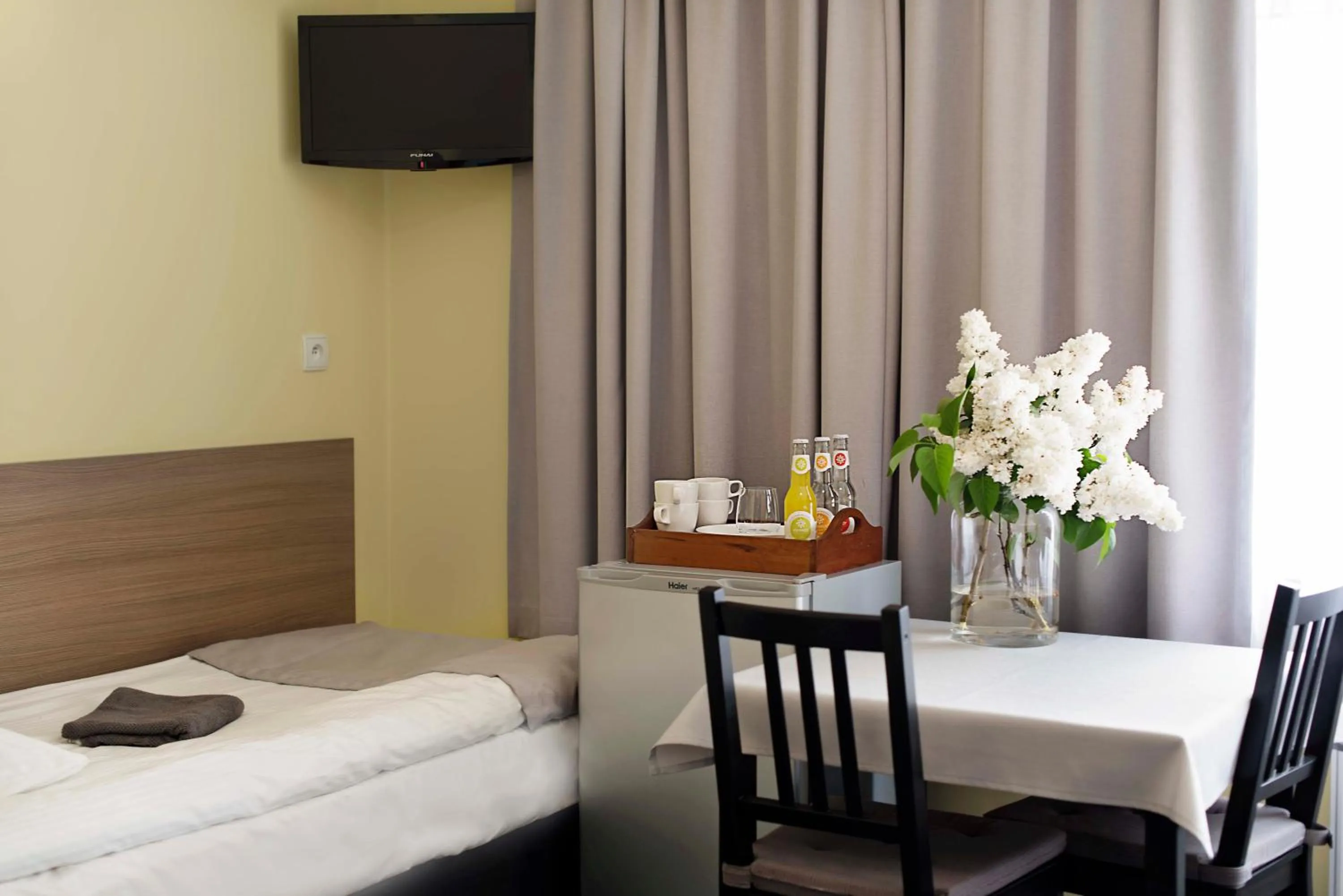 Small Twin Room in Hostel Azymut