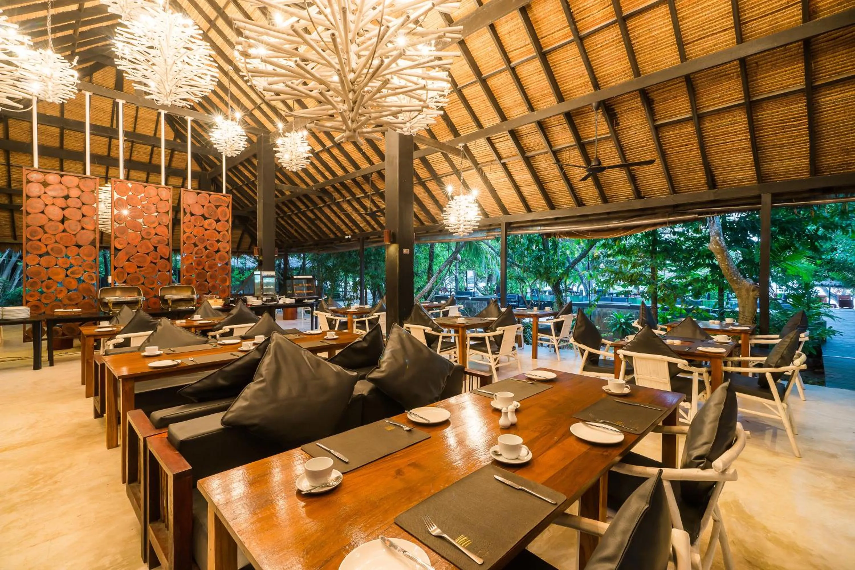 Restaurant/places to eat in Sevenseas Resort Koh Kradan
