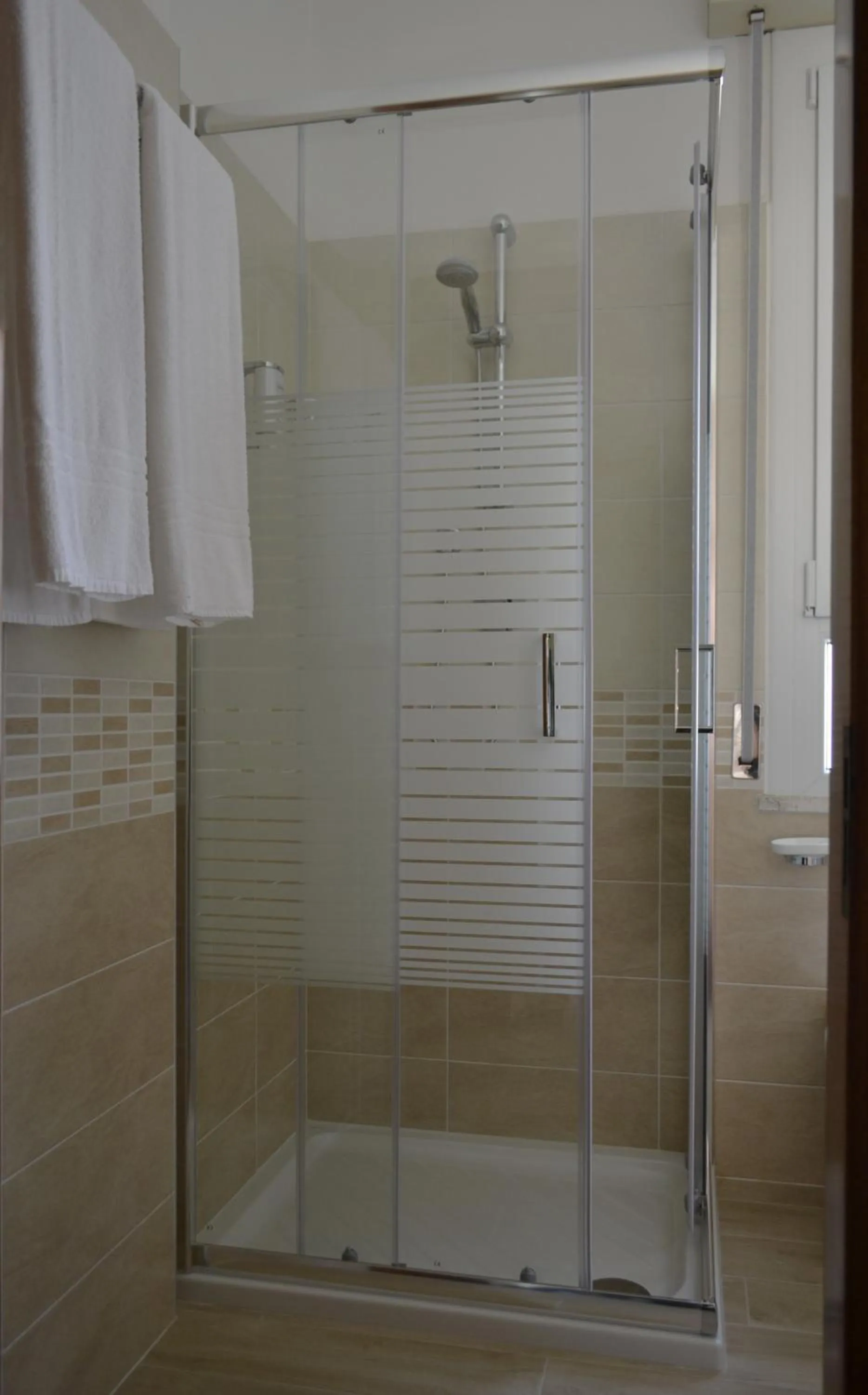 Shower in Hotel Beverly