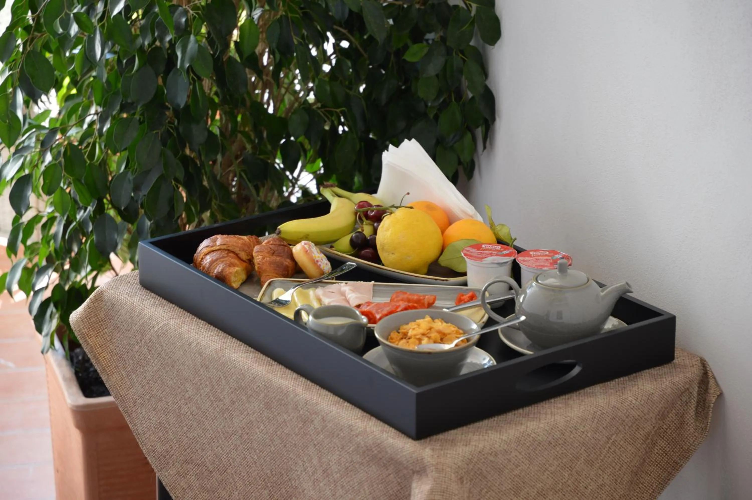 Breakfast in B&B Vanity