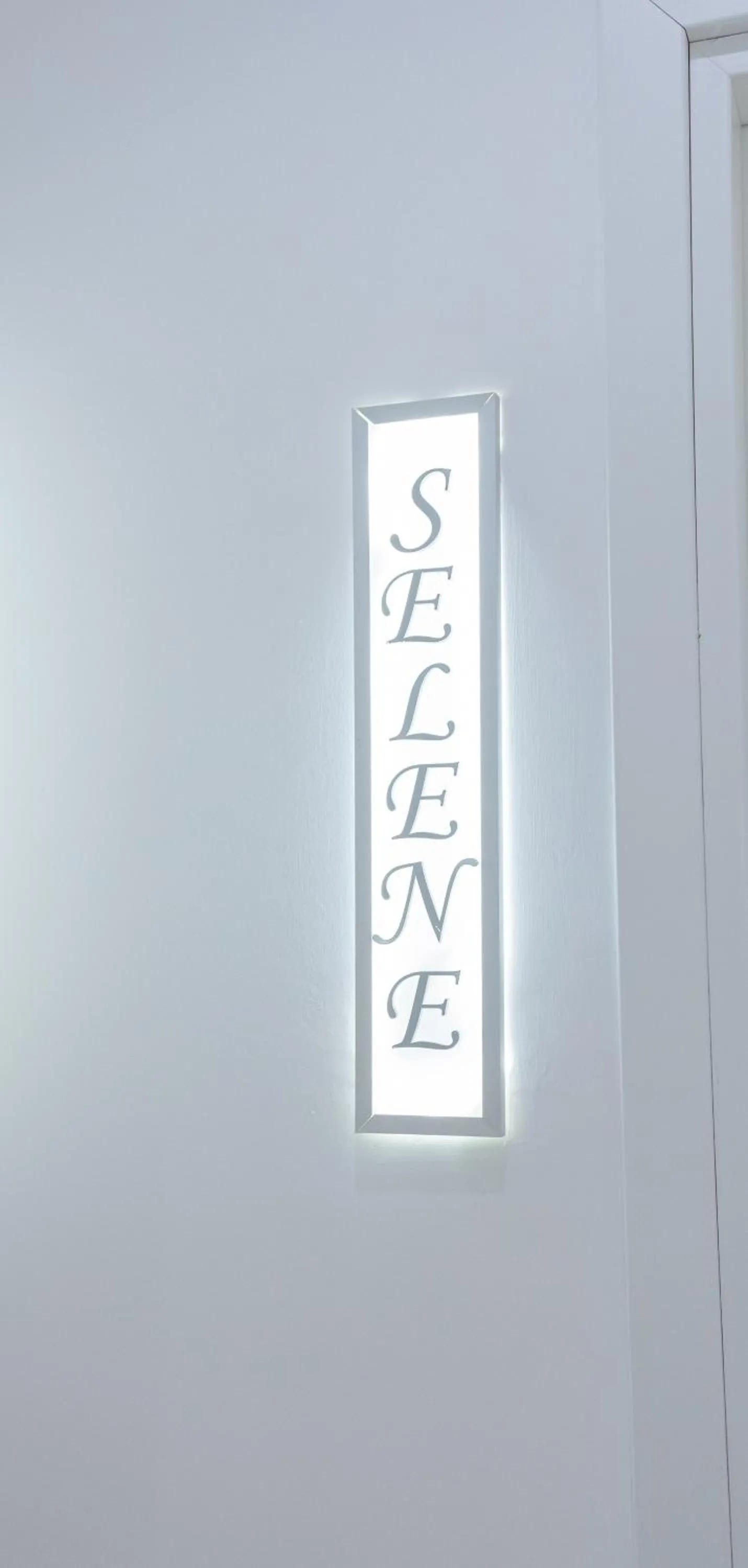 Logo/Certificate/Sign in B&B Vanity