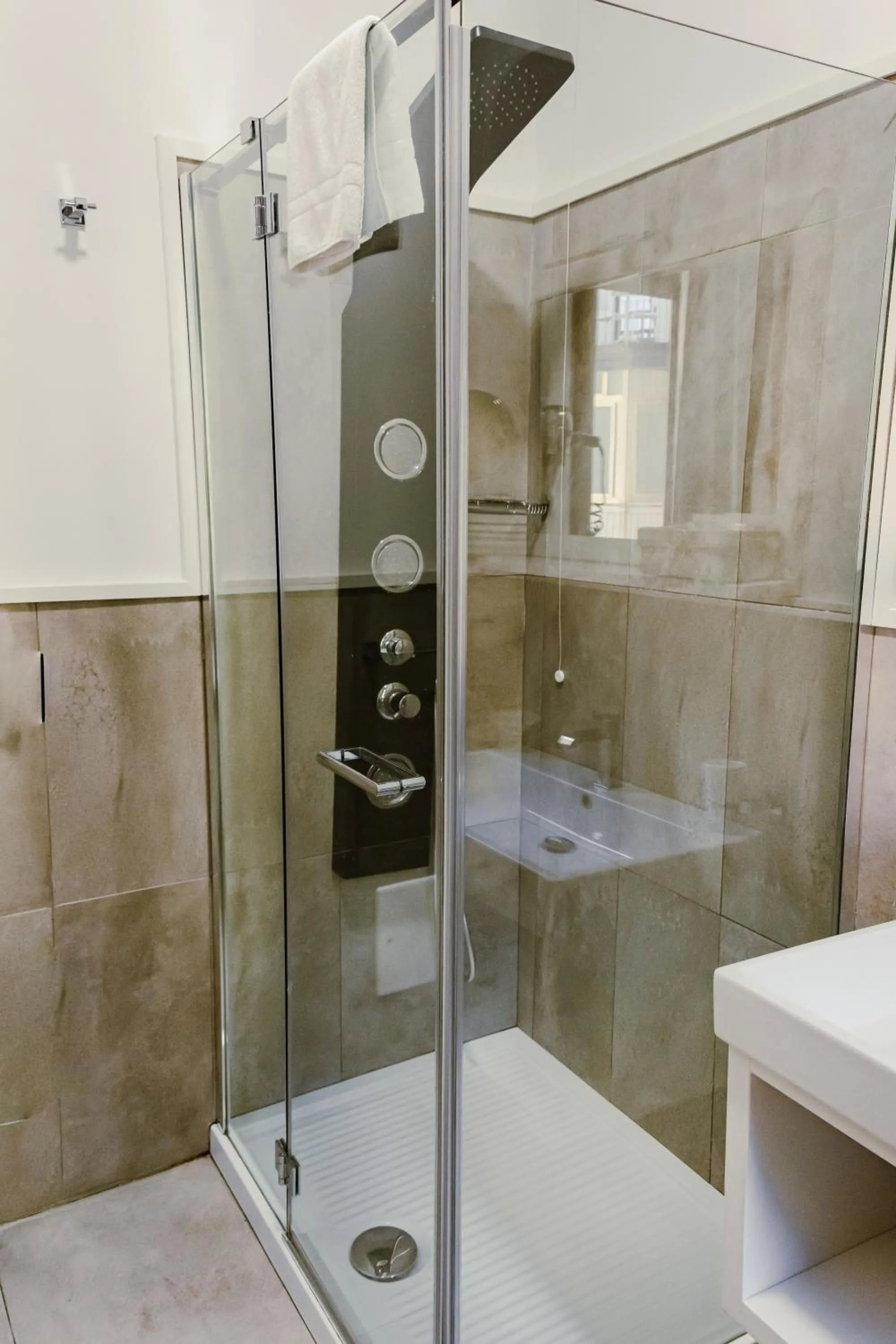 Shower in B&B Vanity