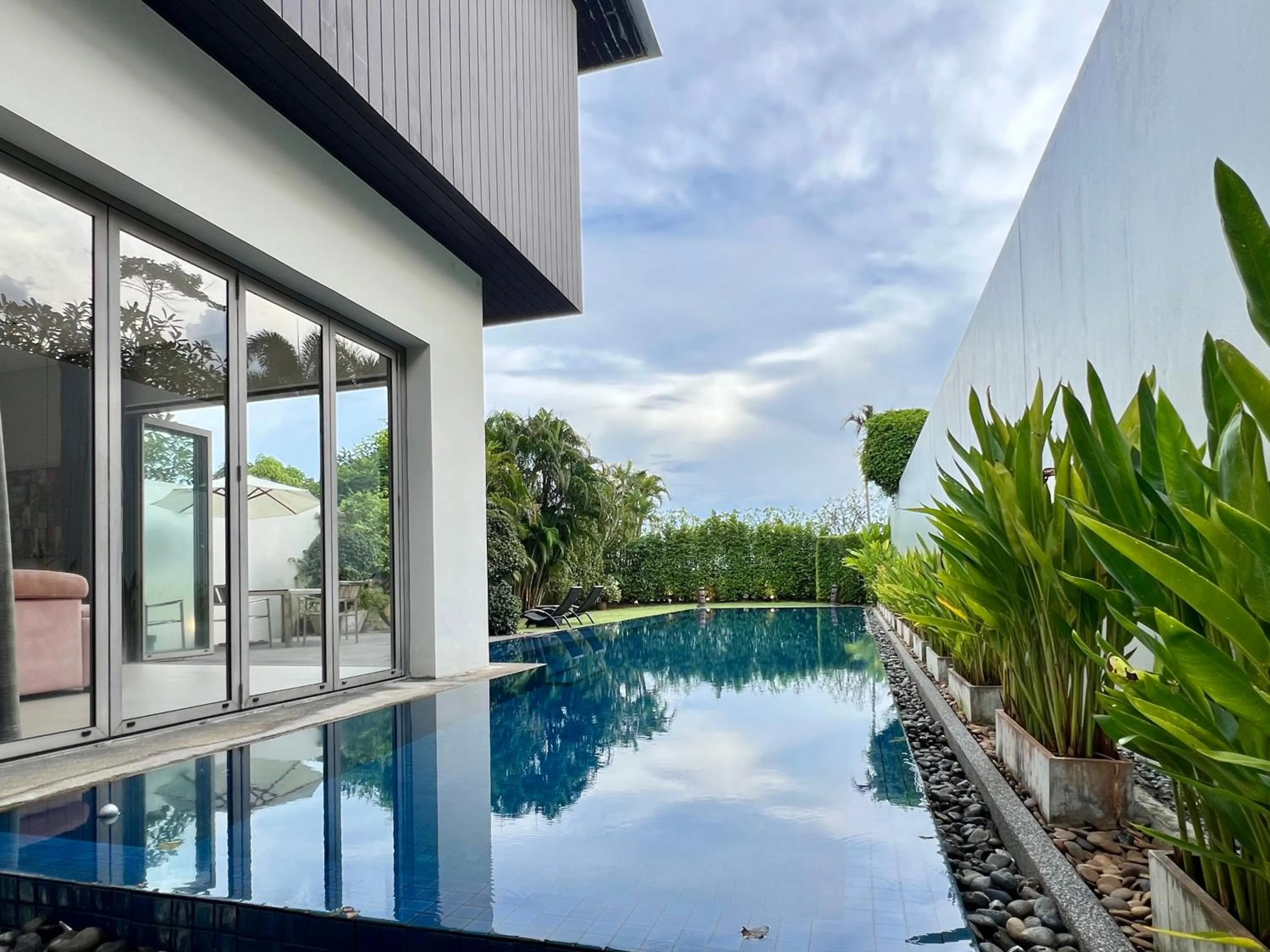 Garden in Baan Yamu Private Villa by RESAVA