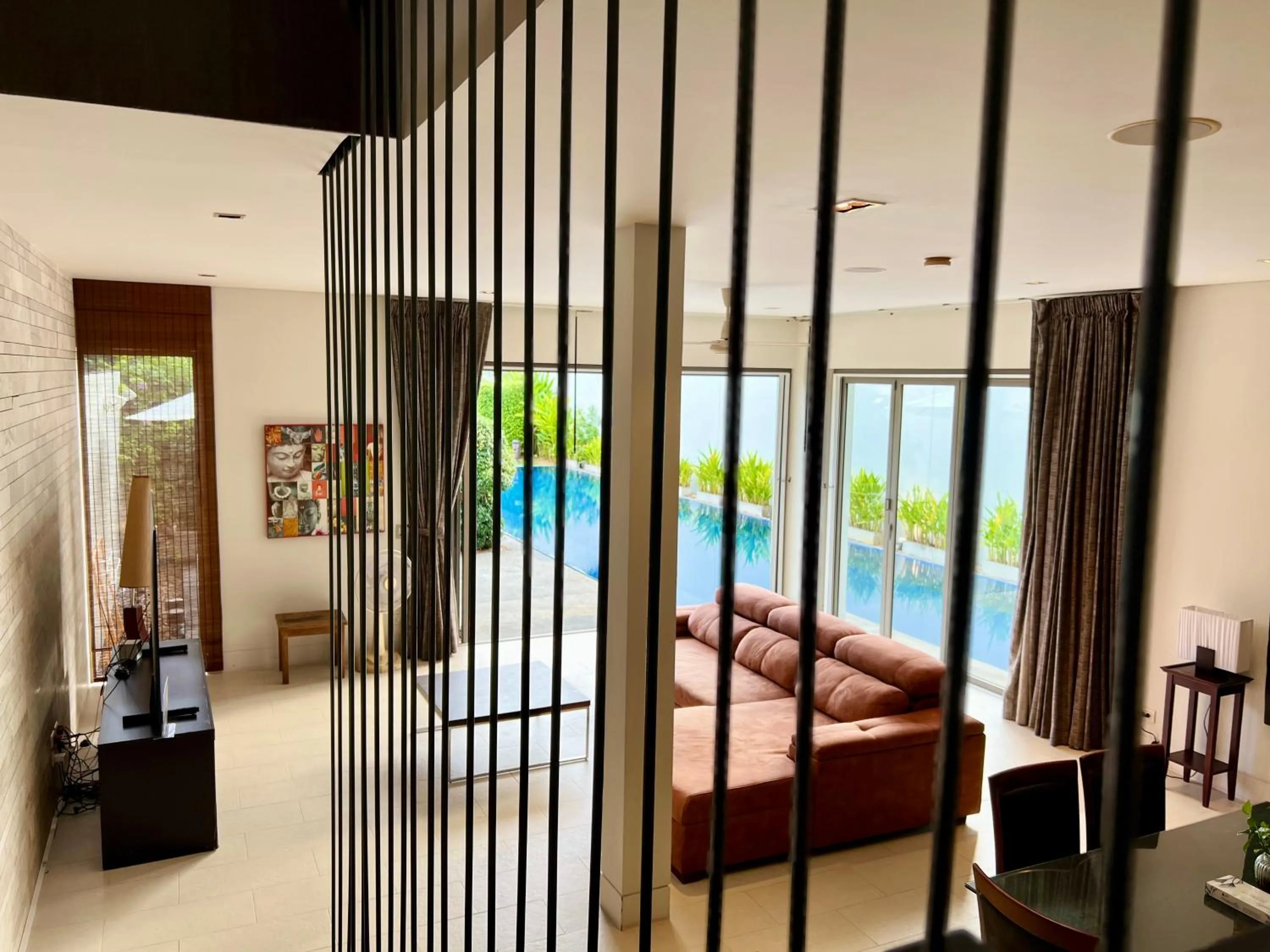 Living room in Baan Yamu Private Villa by RESAVA