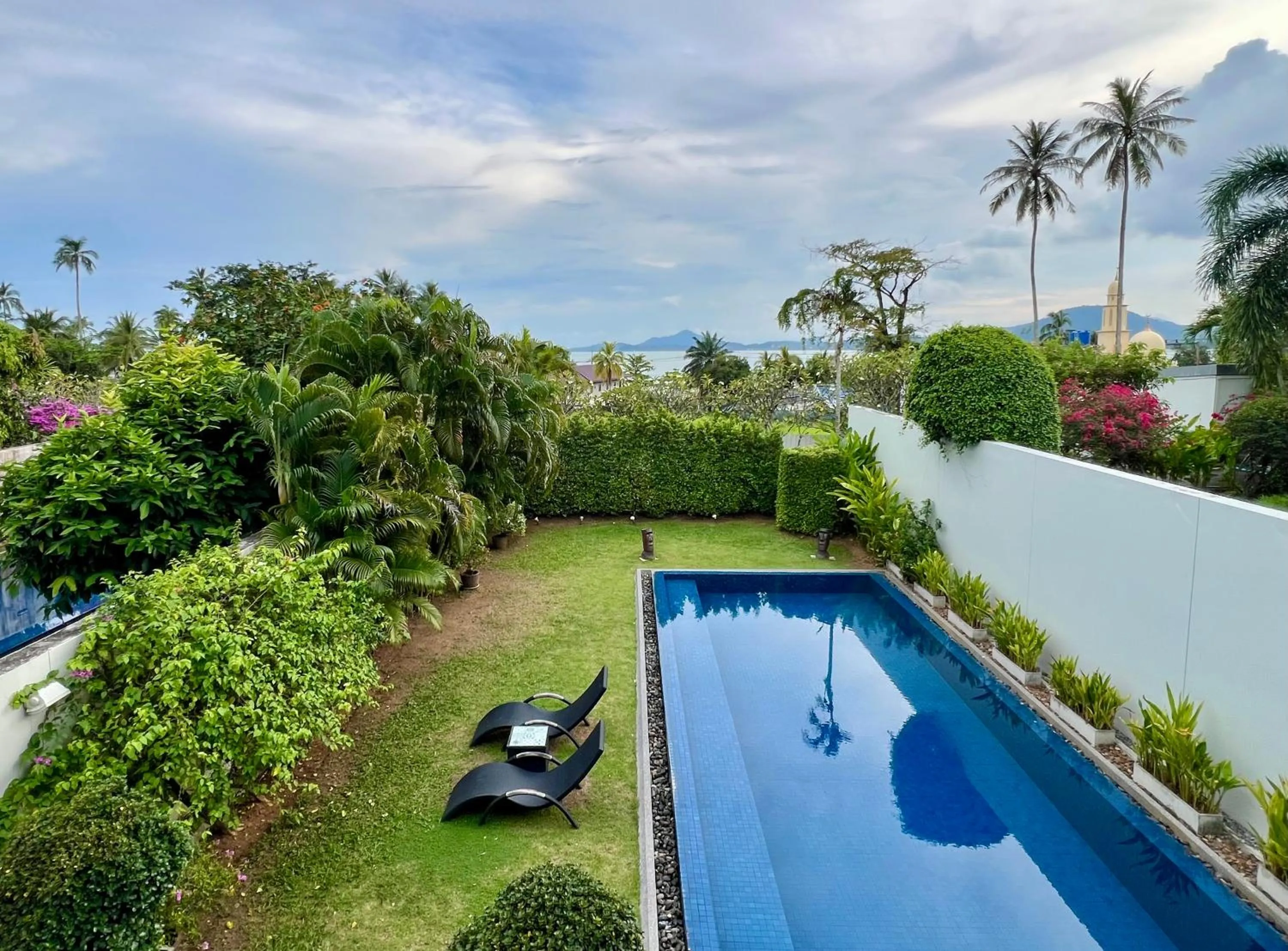 Seating area in Baan Yamu Private Villa by RESAVA
