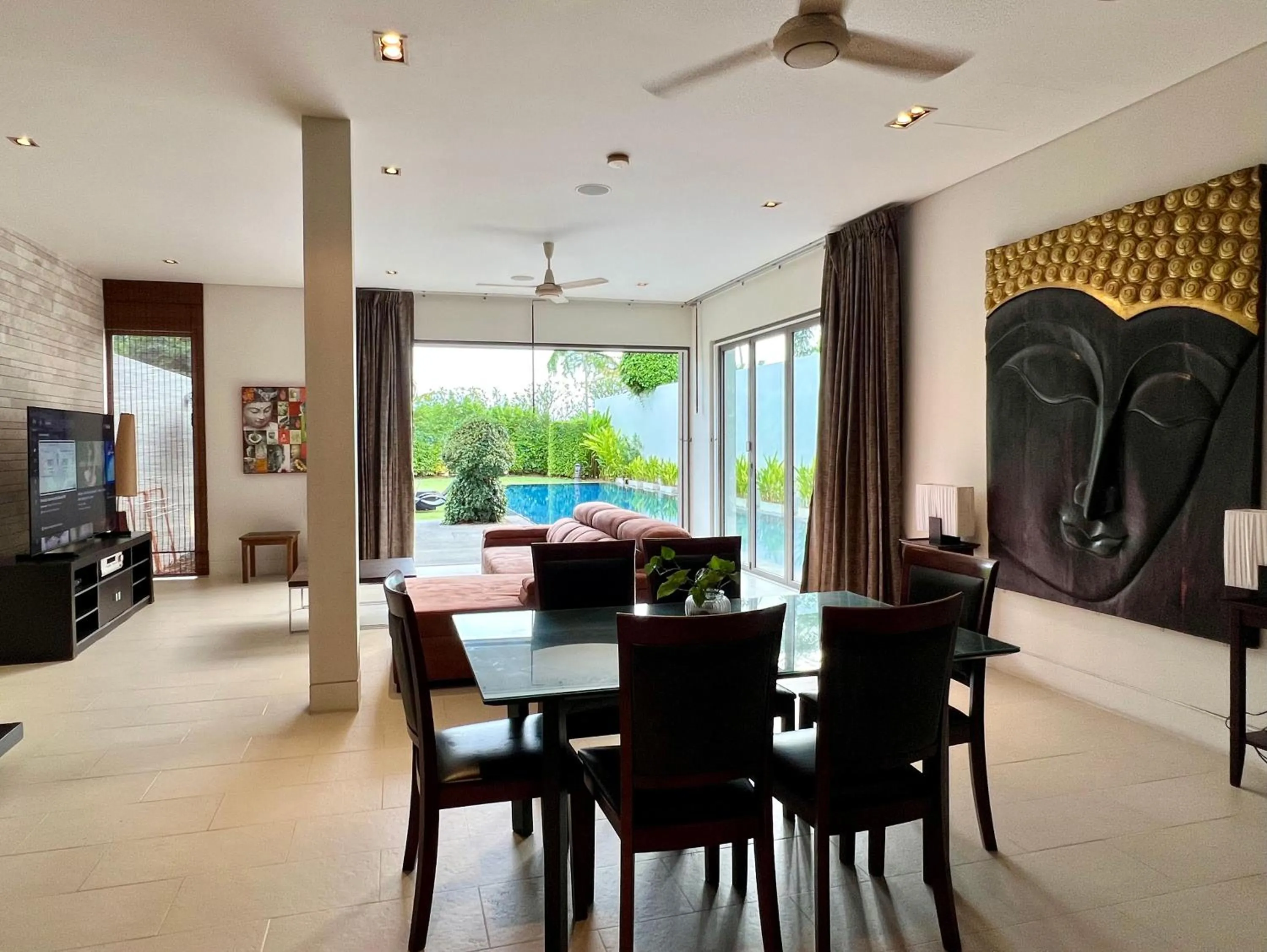 Living room in Baan Yamu Private Villa by RESAVA