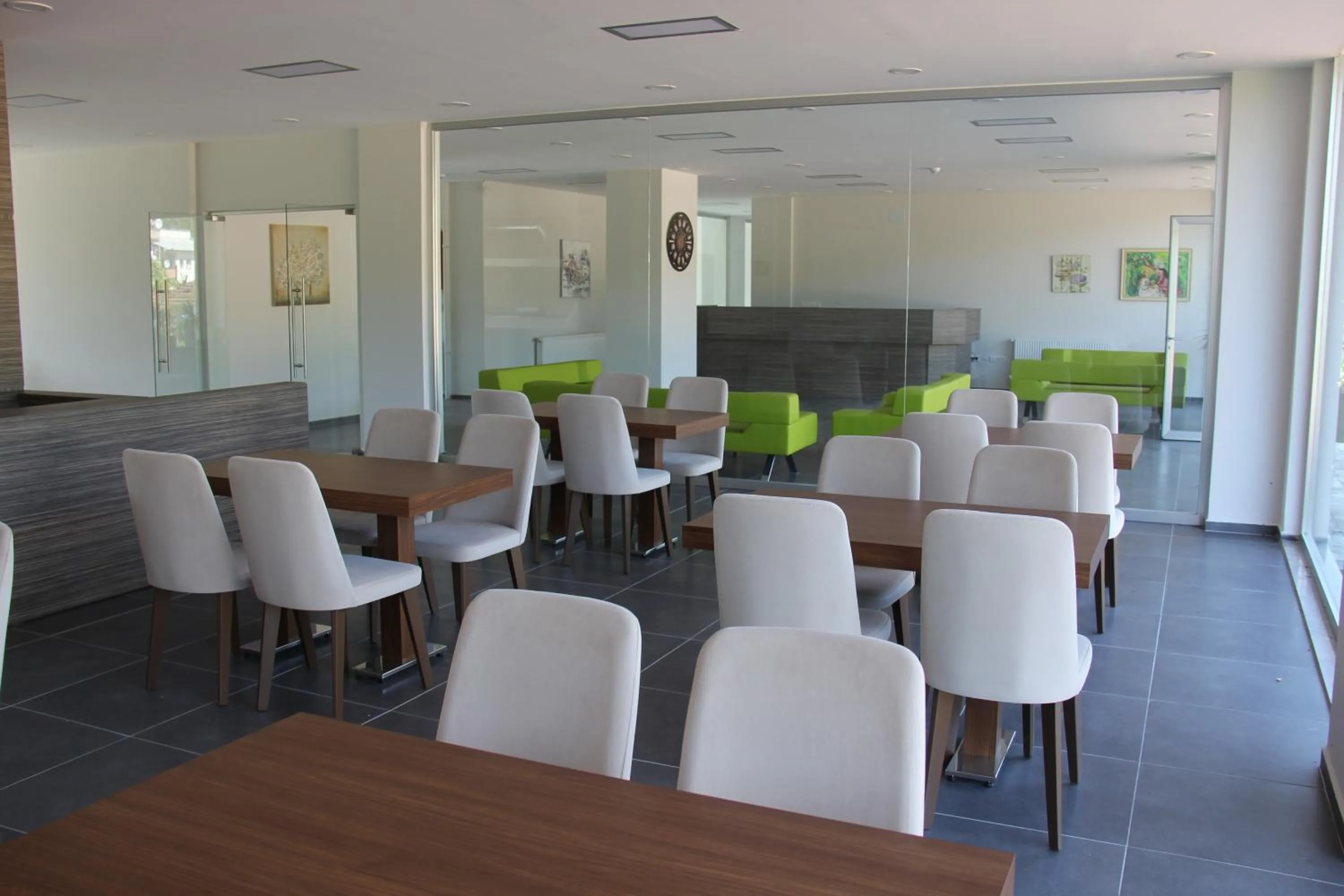 Restaurant/places to eat in Mori Sport Hotel