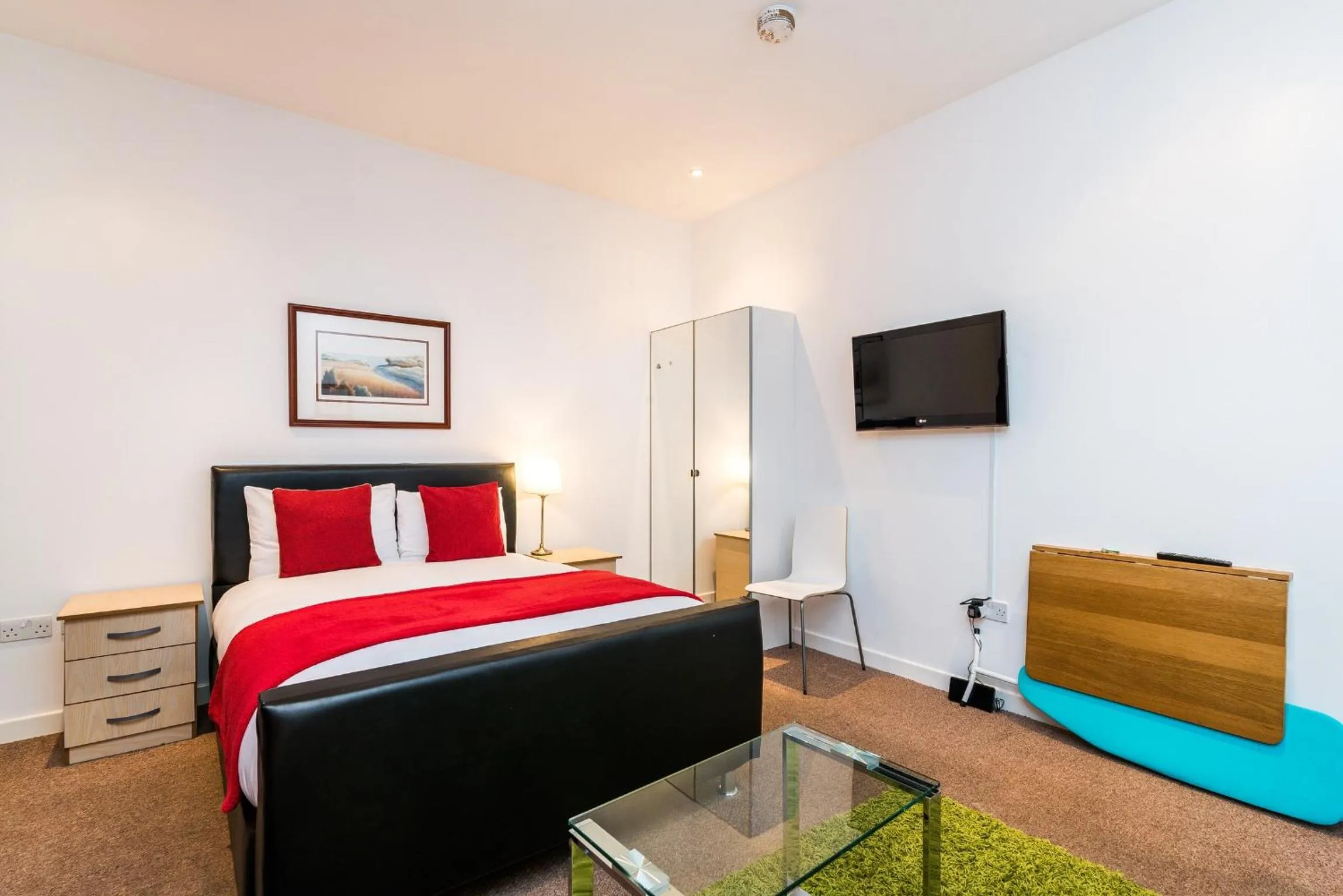 Photo of the whole room, Bed in Riverbank Stay