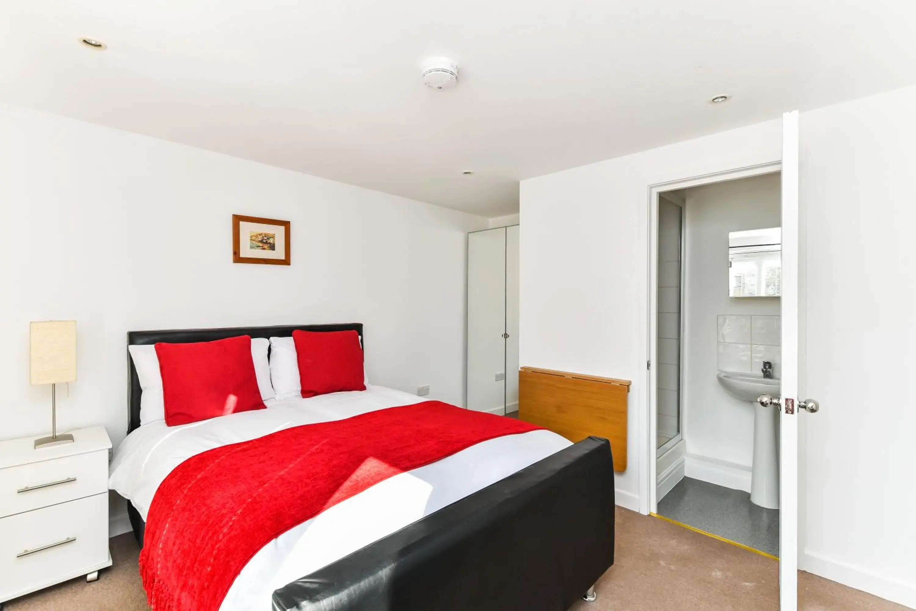 Double Room with Private Bathroom - single occupancy in Riverbank Stay Double Room with Private Bathroom - single occupancy in Riverbank Stay