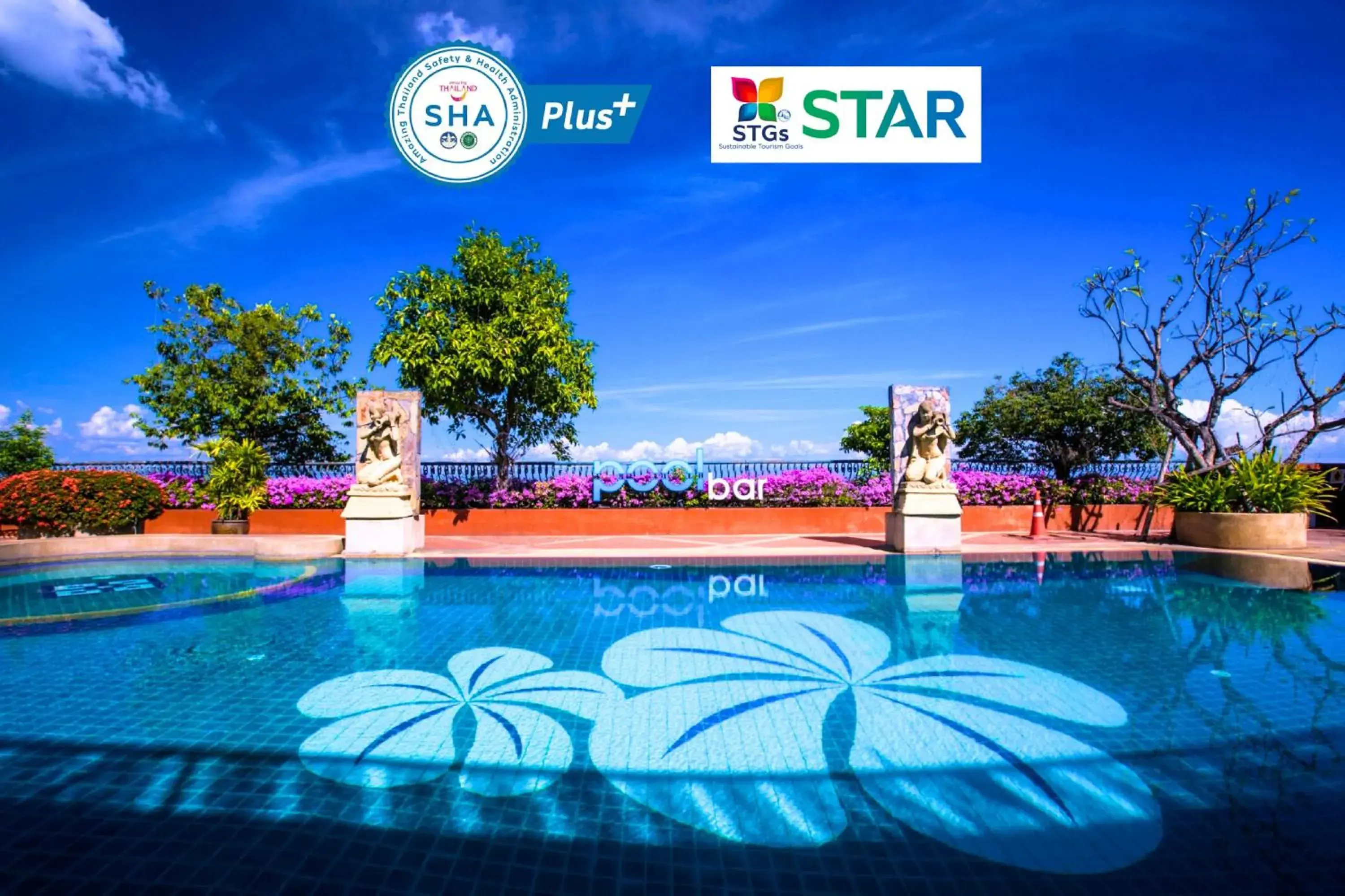 Swimming pool in Furama Chiang Mai Swimming pool in Furama Chiang Mai