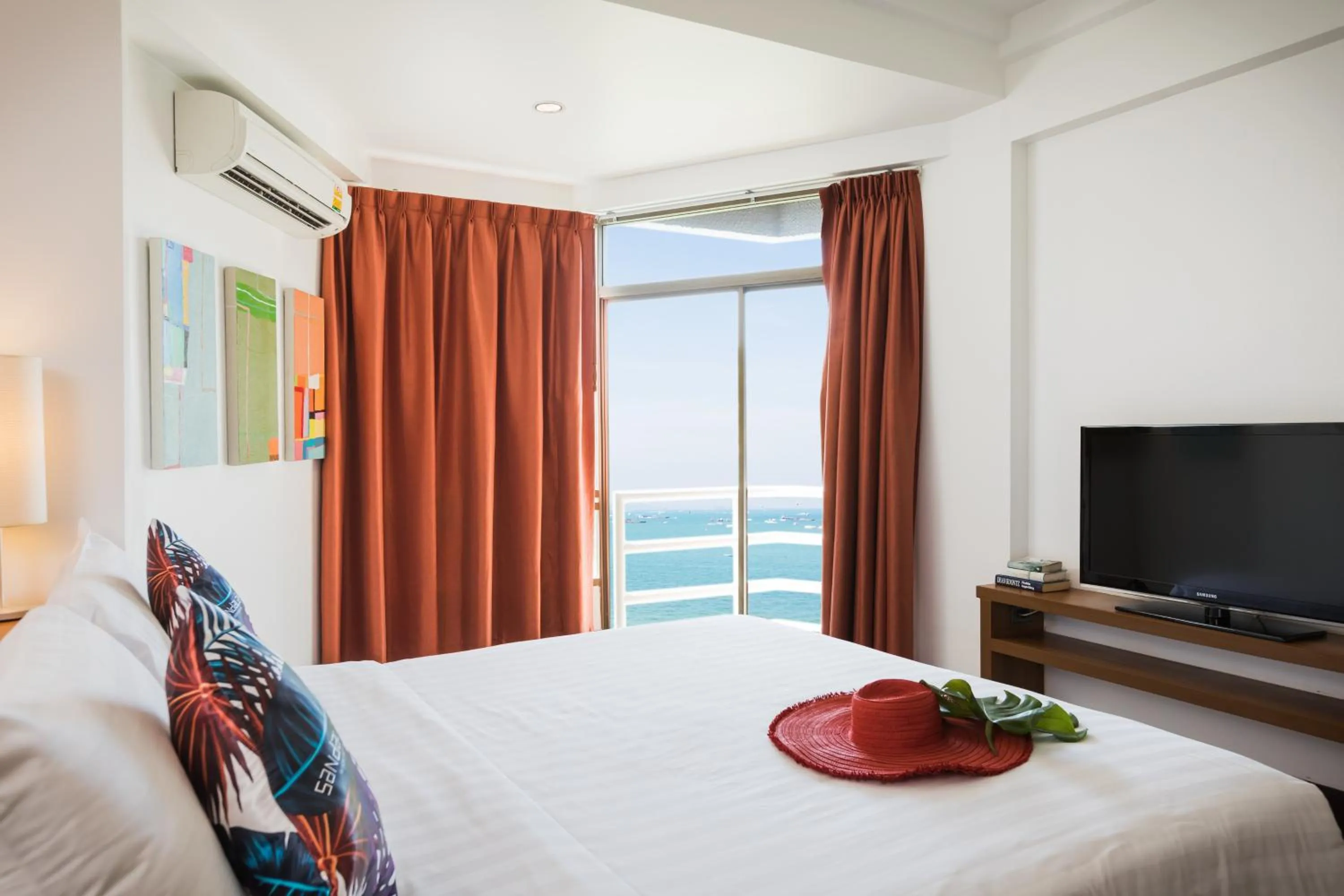 Balcony/Terrace, Bed in Sandalay Resort