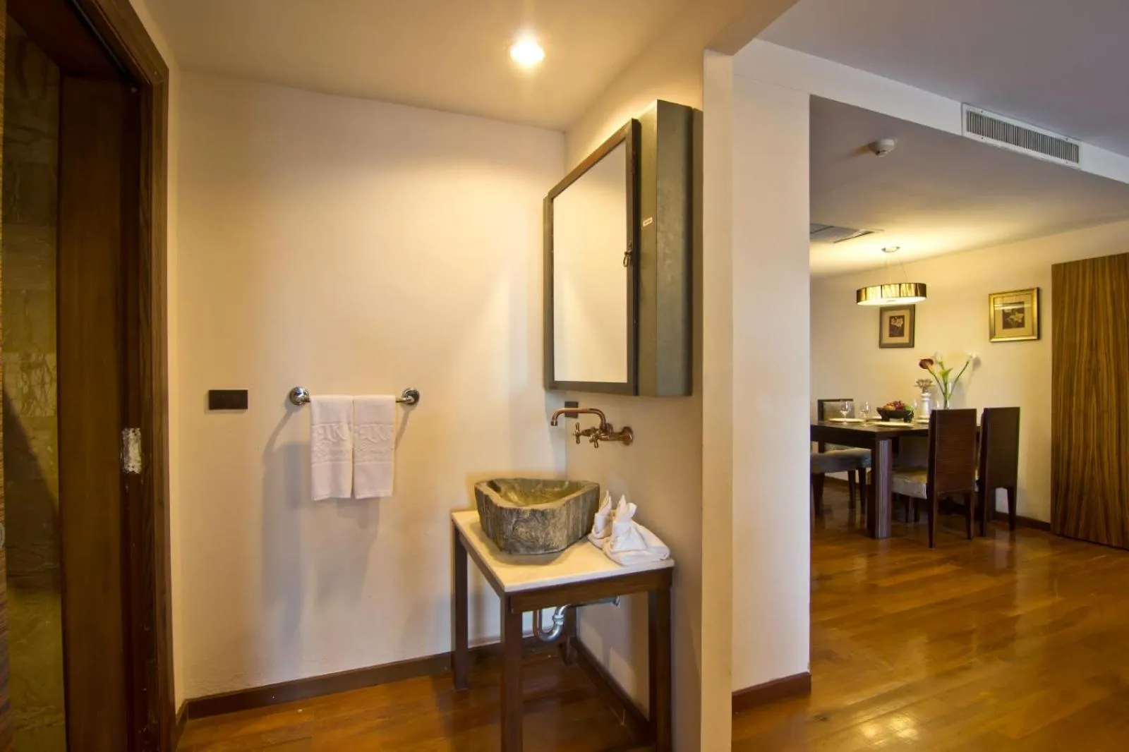 Restaurant/places to eat in LK Mantra Pura Resort