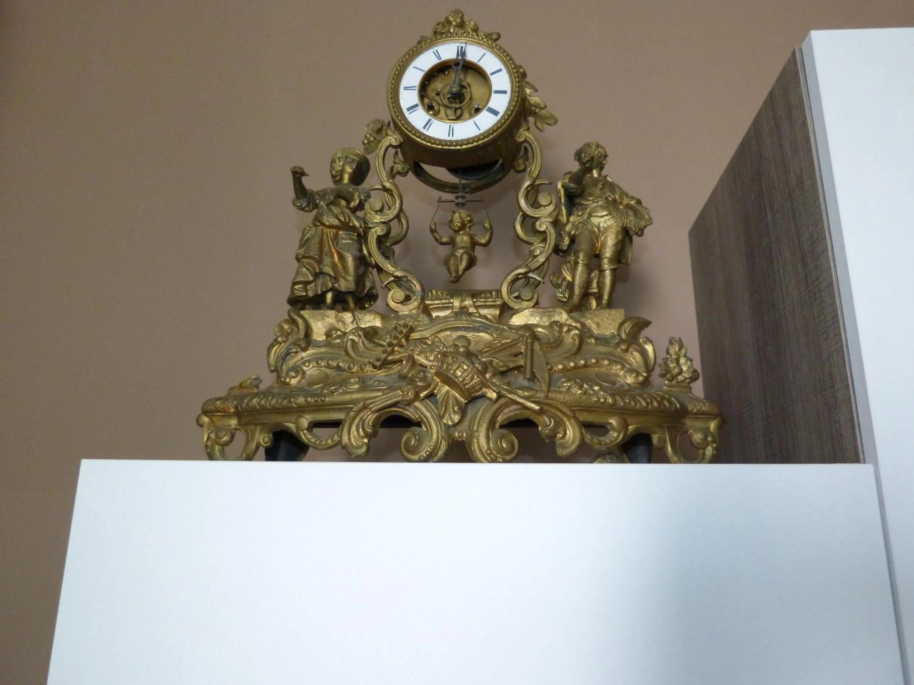 Decorative detail in Pavelin apartments