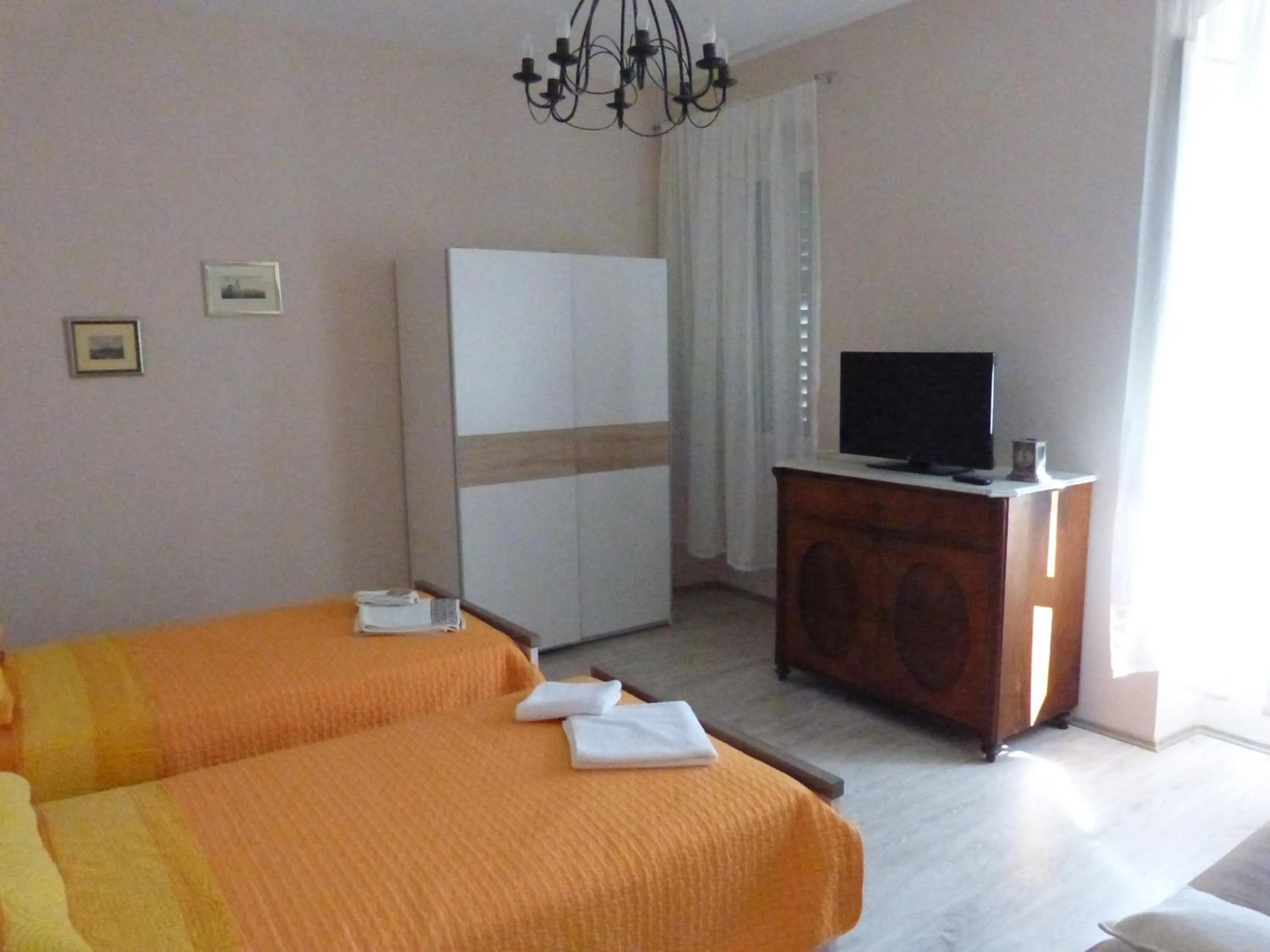 Bedroom, Bed in Pavelin apartments