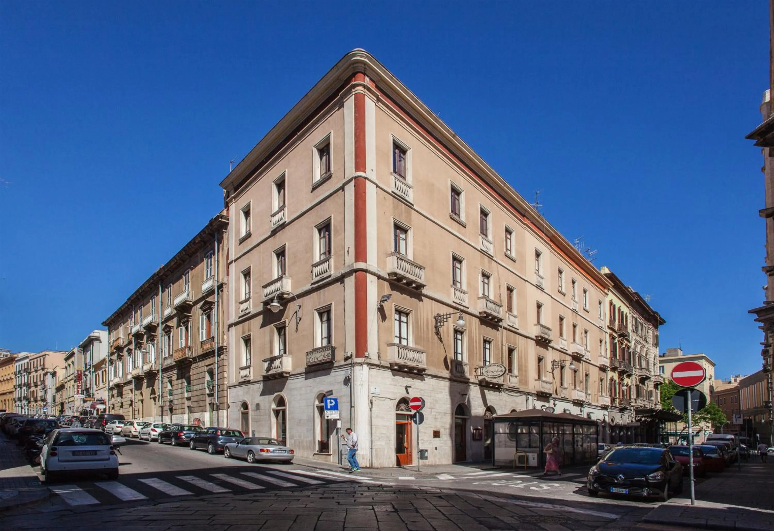 Property building in Manì Rooms