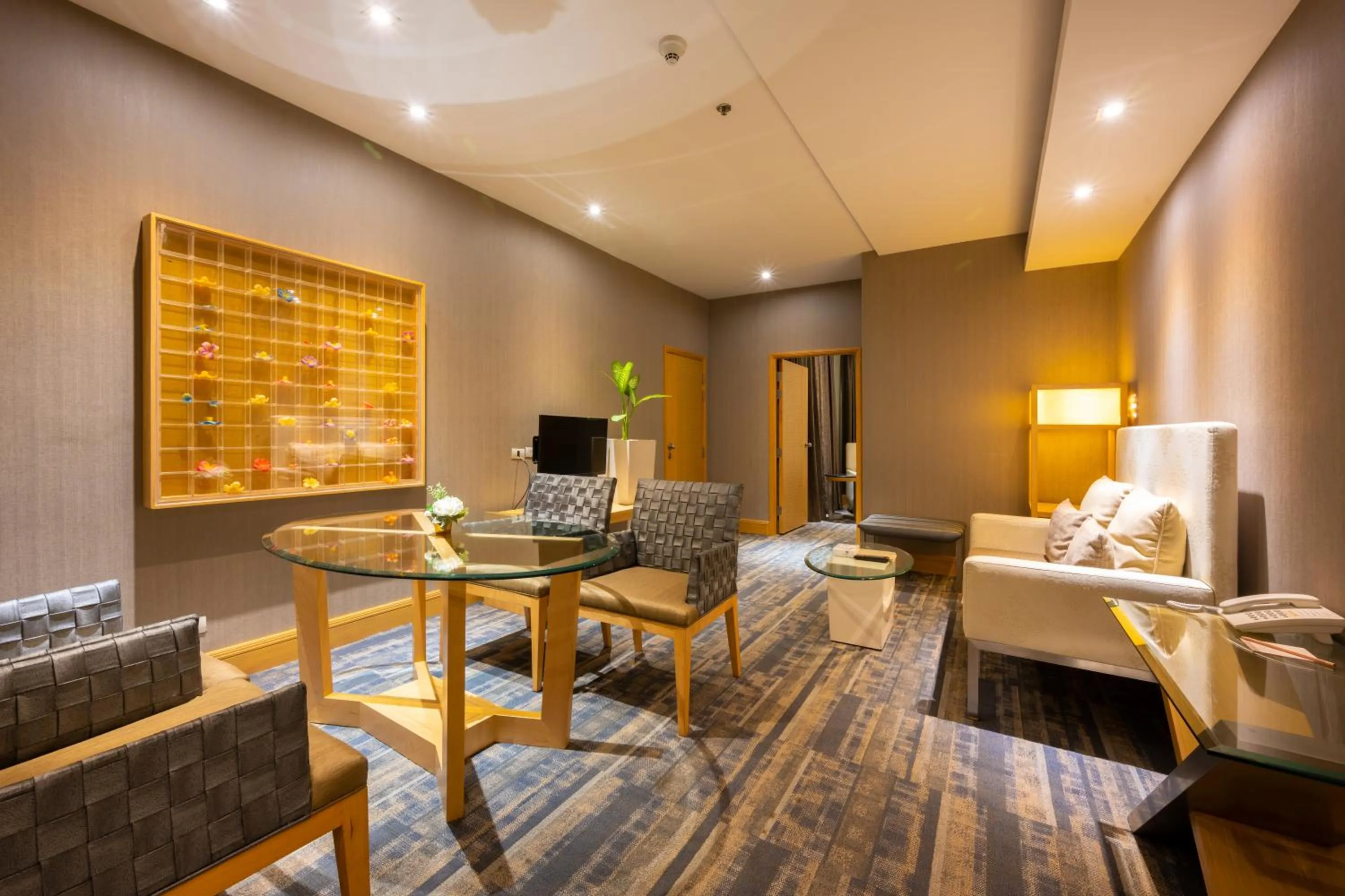 Living room in Grand Richmond Stylish Convention Hotel