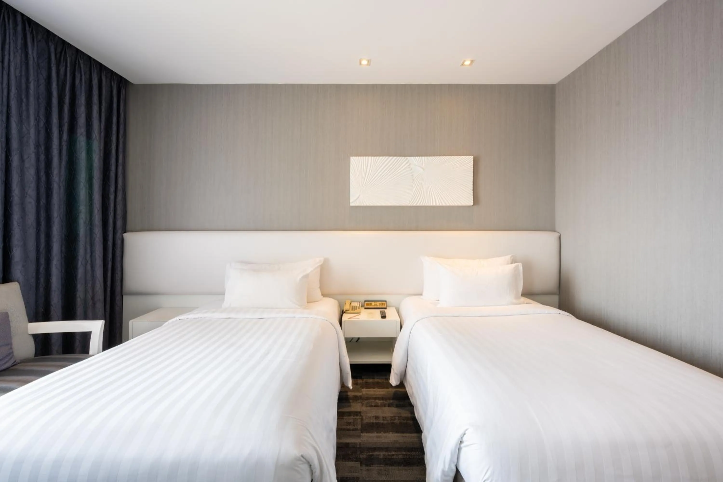 Bed in Grand Richmond Stylish Convention Hotel