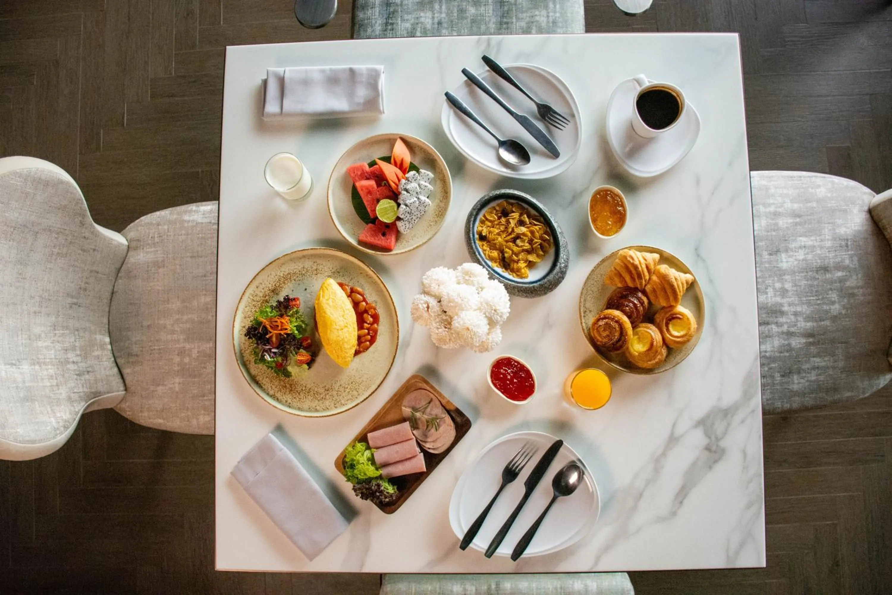 Food in Grand Richmond Stylish Convention Hotel