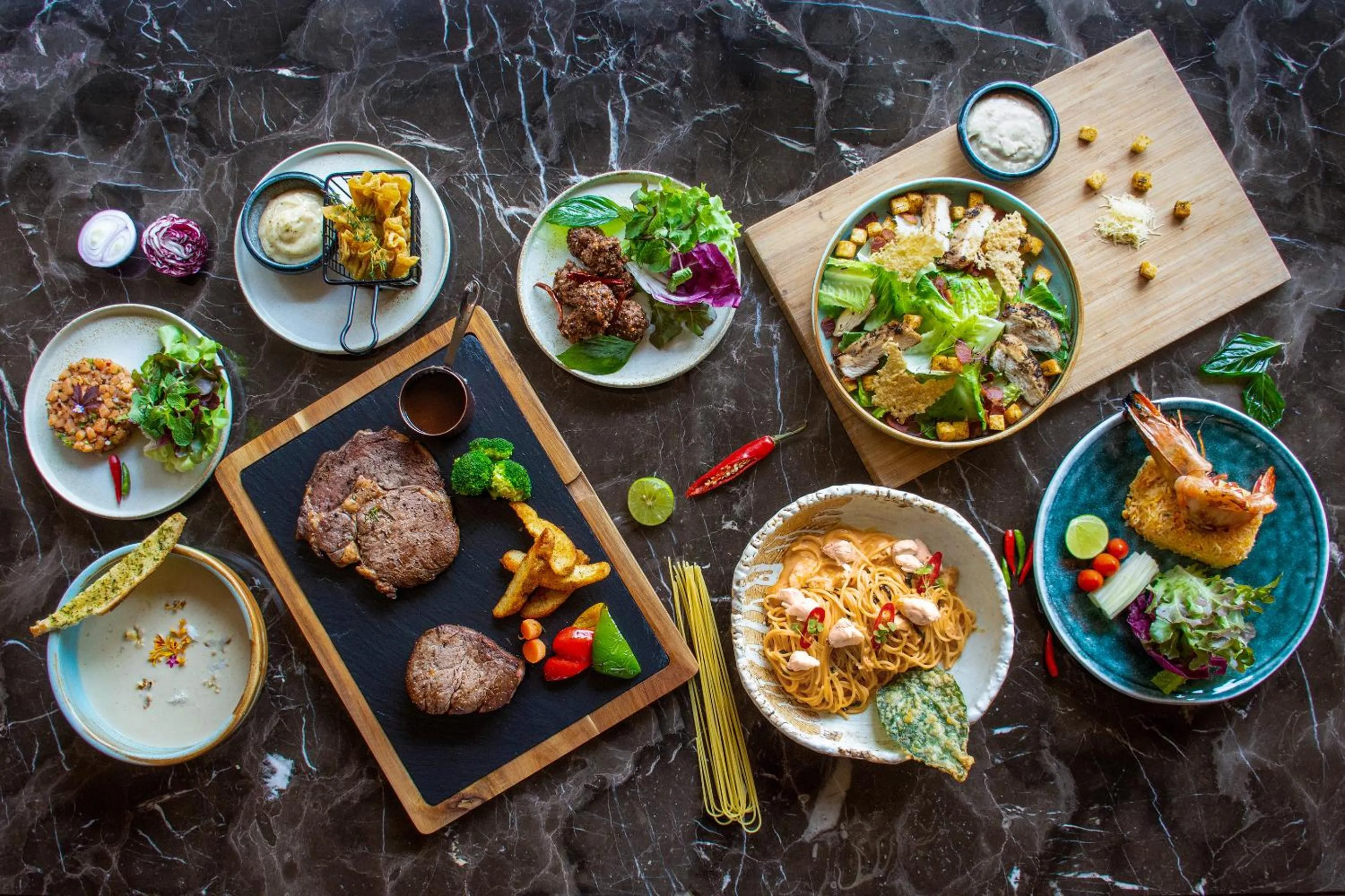 Food and drinks in Grand Richmond Stylish Convention Hotel