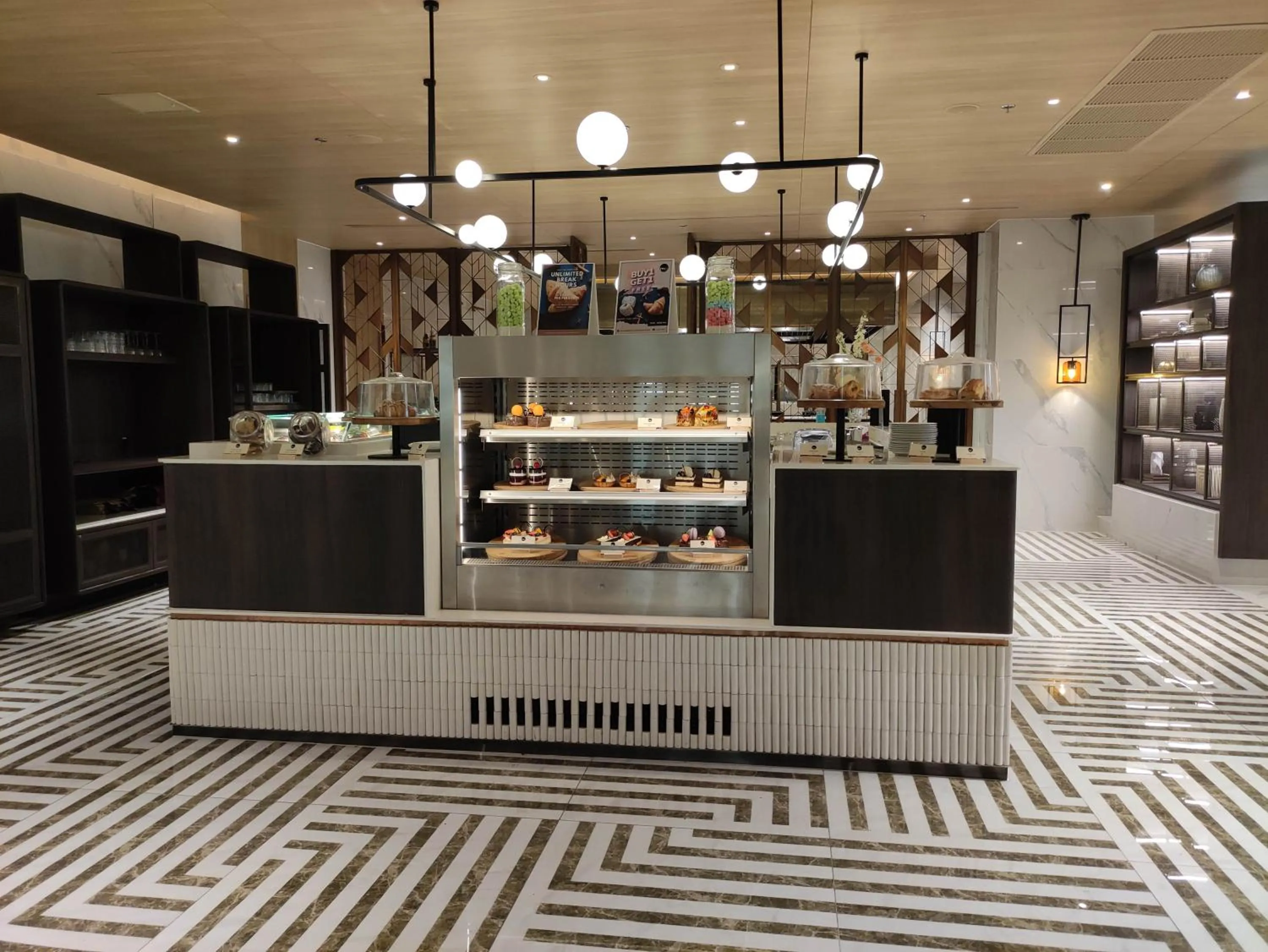 Restaurant/places to eat in Grand Richmond Stylish Convention Hotel