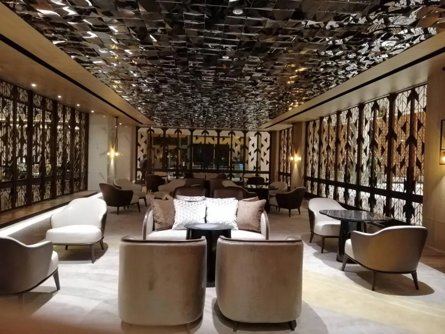 Restaurant/places to eat in Grand Richmond Stylish Convention Hotel Restaurant/places to eat in Grand Richmond Stylish Convention Hotel