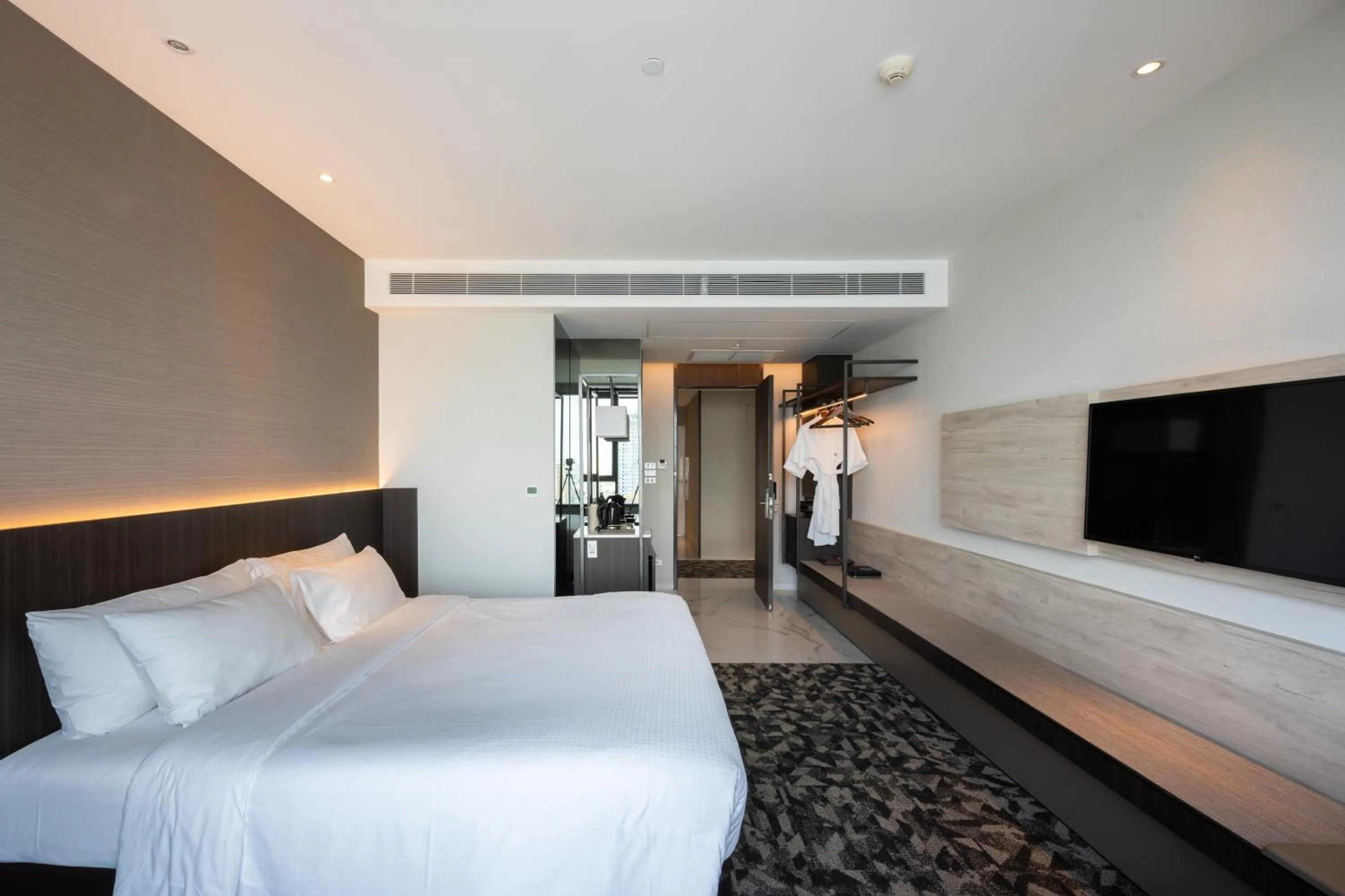 Bed in Grand Richmond Stylish Convention Hotel