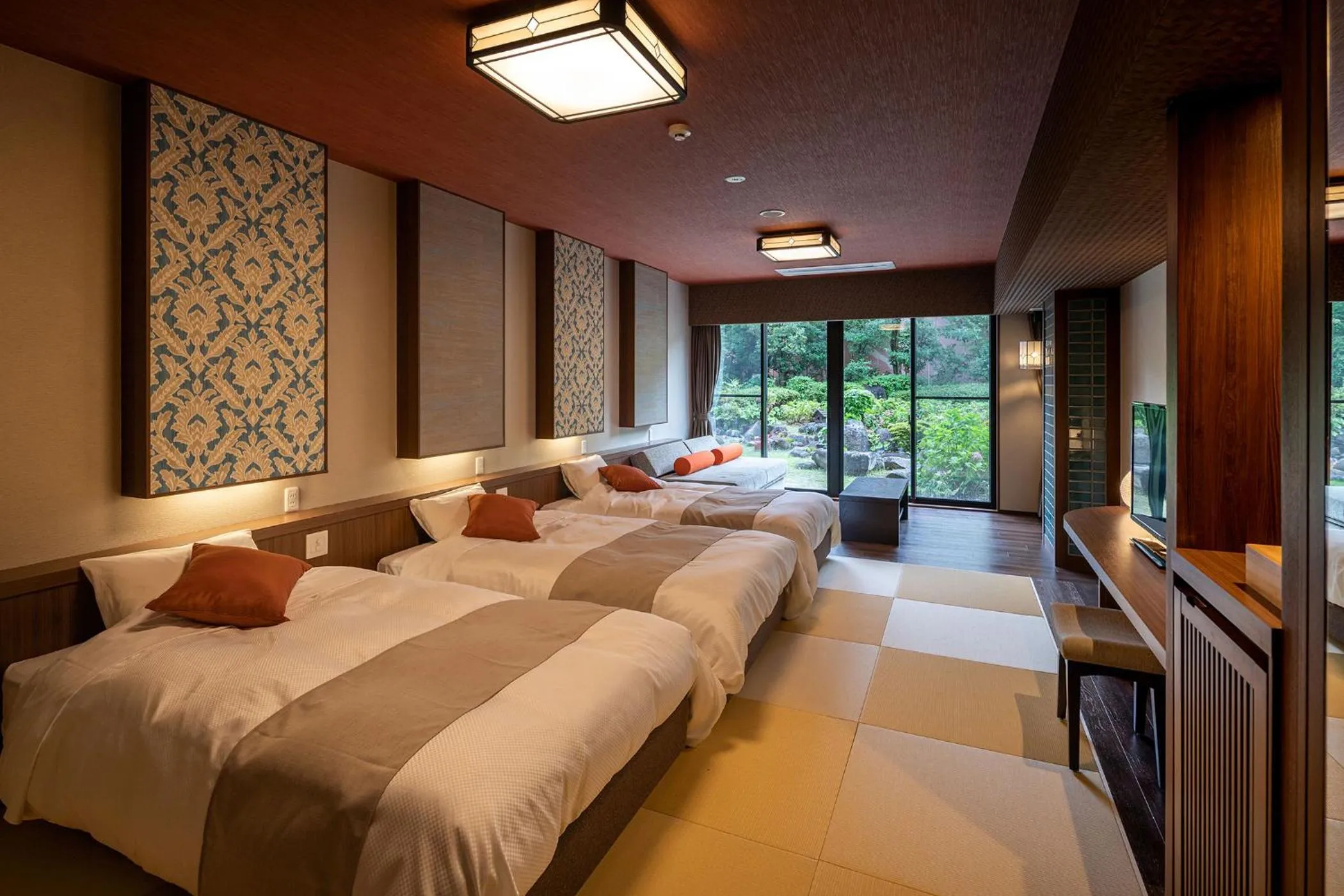 Photo of the whole room, Bed in Ooedo Onsen Monogatari Amakusa Hotel Kameya