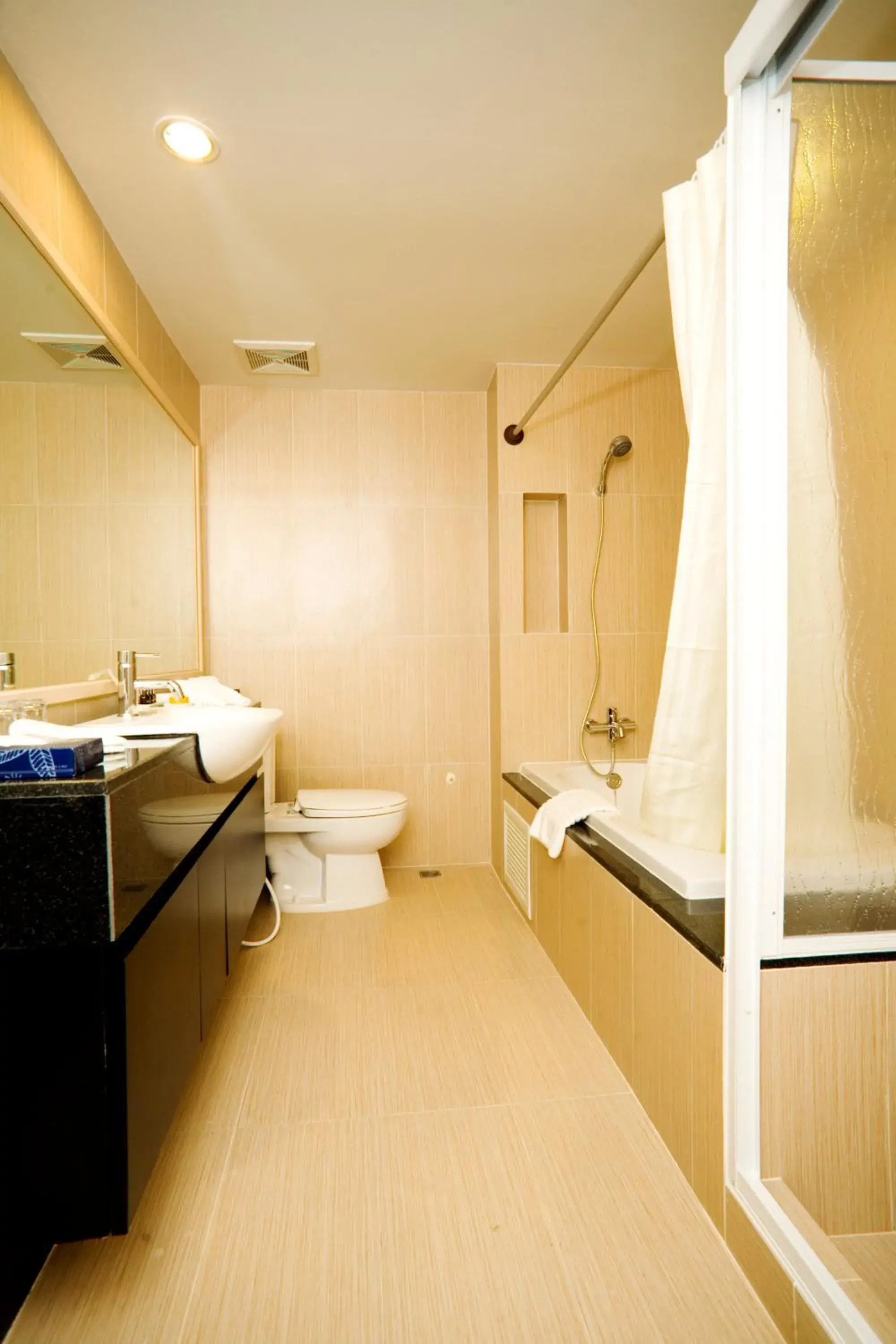 Bathroom in Golden Pearl Hotel